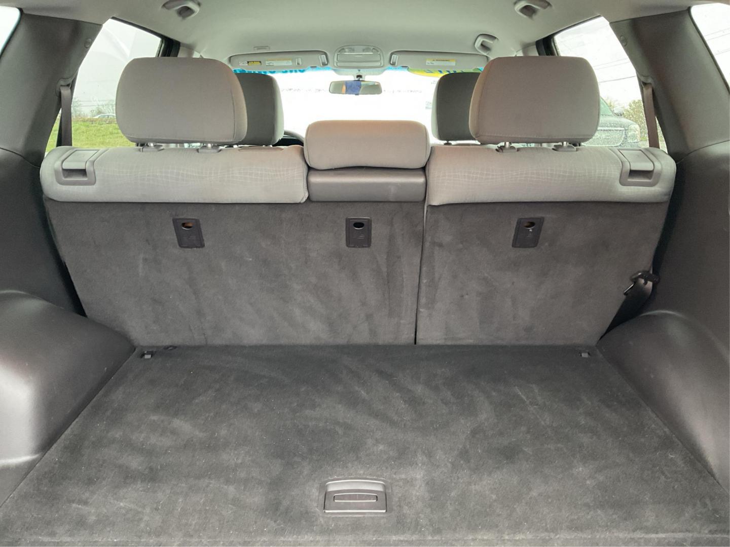 2012 Hyundai Santa Fe GLS (5XYZGDAB5CG) with an 2.4L I-4 DOHC engine, located at 1099 N County Rd 25A , Troy, OH, 45373, (937) 908-9800, 40.057041, -84.215462 - Photo#11