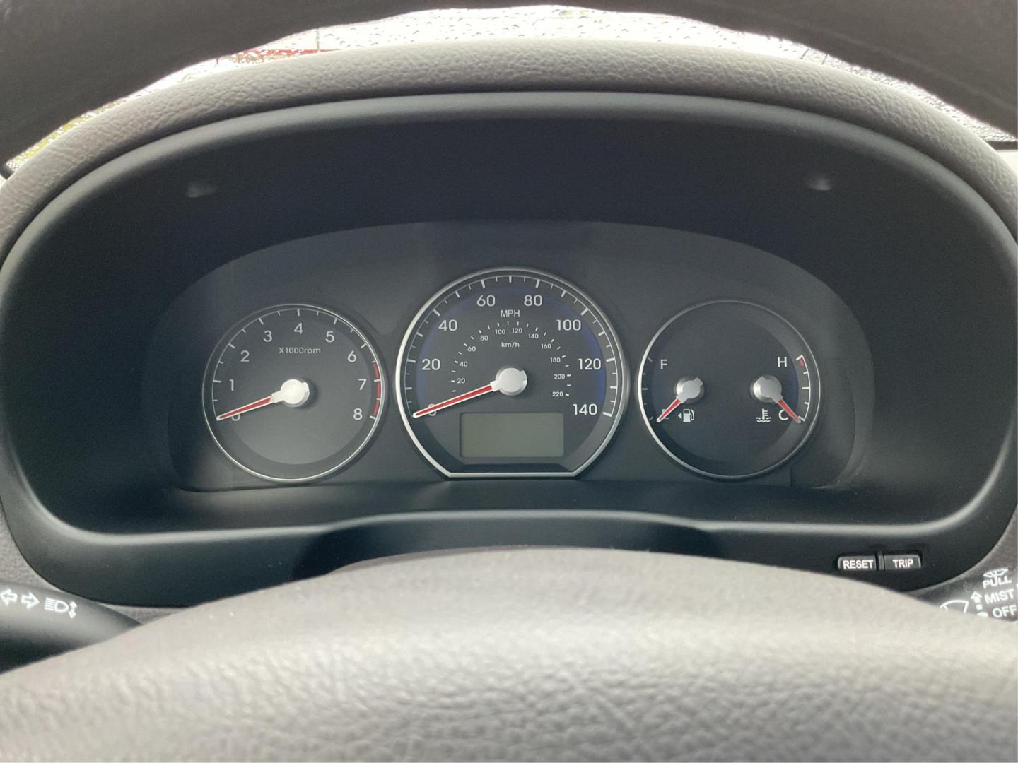 2012 Hyundai Santa Fe GLS (5XYZGDAB5CG) with an 2.4L I-4 DOHC engine, located at 1099 N County Rd 25A , Troy, OH, 45373, (937) 908-9800, 40.057041, -84.215462 - Photo#14