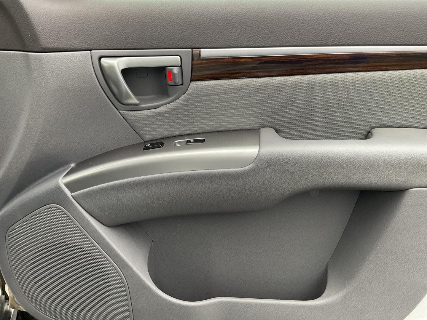 2012 Hyundai Santa Fe GLS (5XYZGDAB5CG) with an 2.4L I-4 DOHC engine, located at 1099 N County Rd 25A , Troy, OH, 45373, (937) 908-9800, 40.057041, -84.215462 - Photo#17