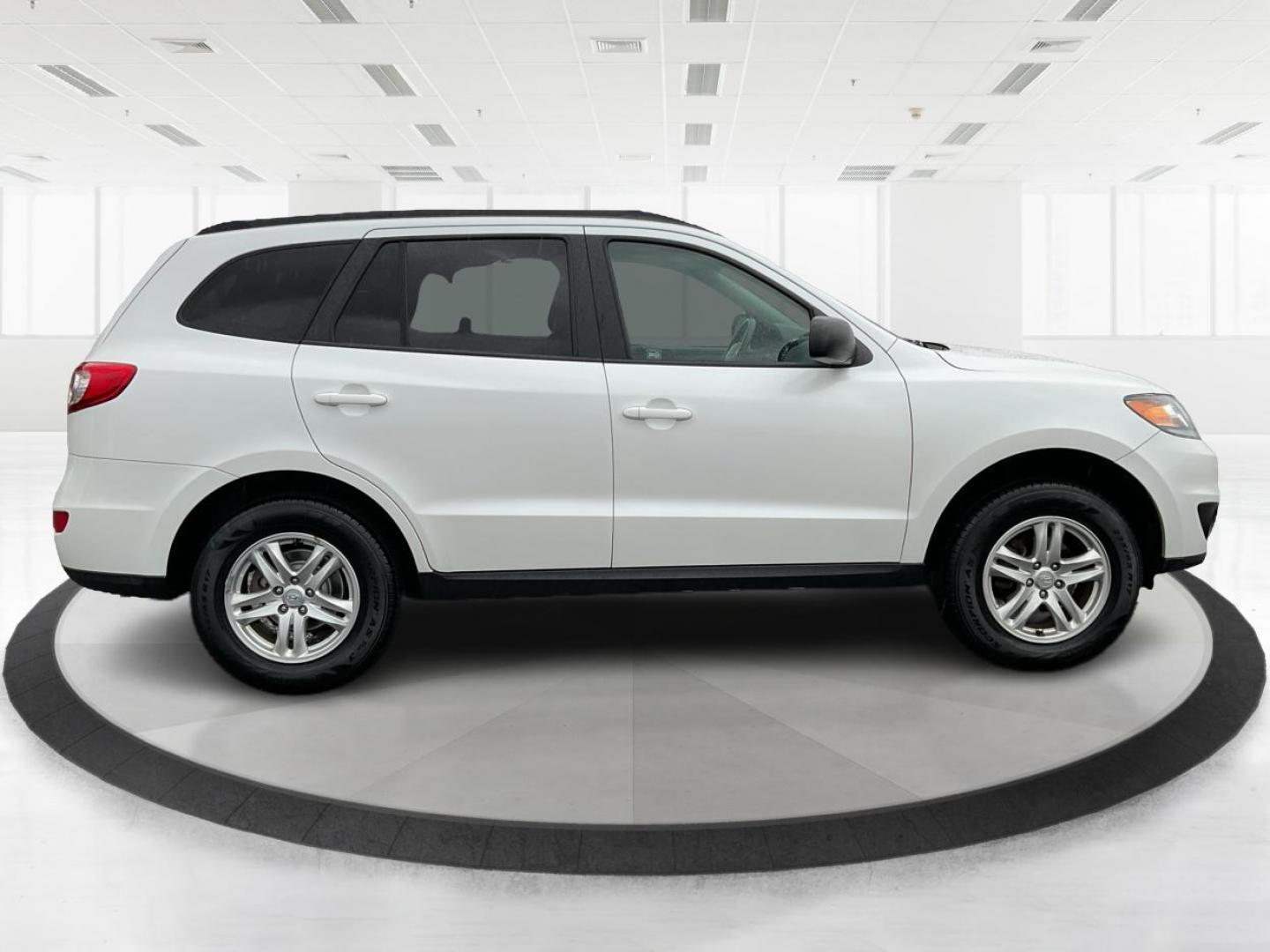 2012 Hyundai Santa Fe GLS (5XYZGDAB5CG) with an 2.4L I-4 DOHC engine, located at 1099 N County Rd 25A , Troy, OH, 45373, (937) 908-9800, 40.057041, -84.215462 - Photo#1