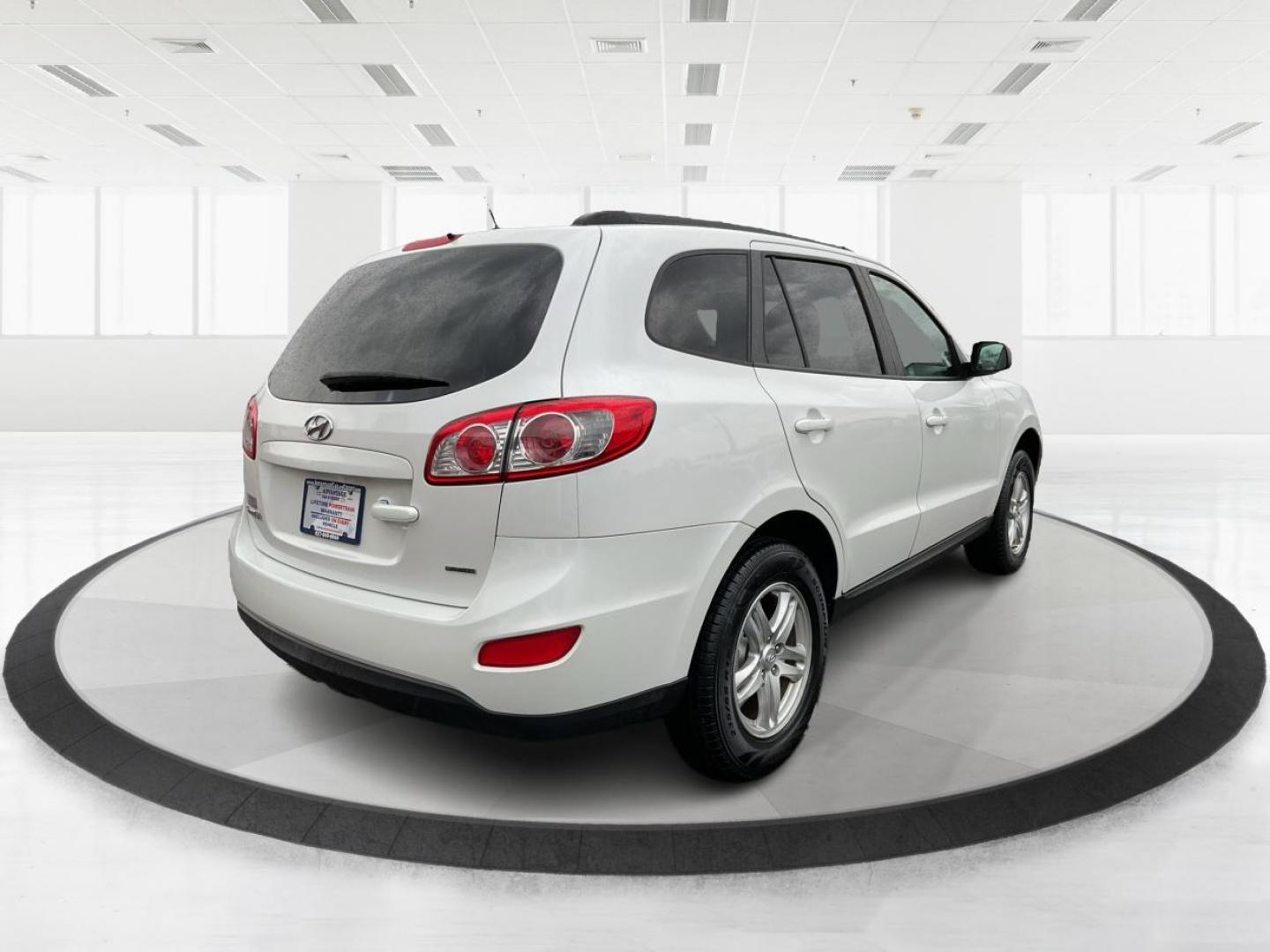 2012 Hyundai Santa Fe GLS (5XYZGDAB5CG) with an 2.4L I-4 DOHC engine, located at 1099 N County Rd 25A , Troy, OH, 45373, (937) 908-9800, 40.057041, -84.215462 - Photo#2