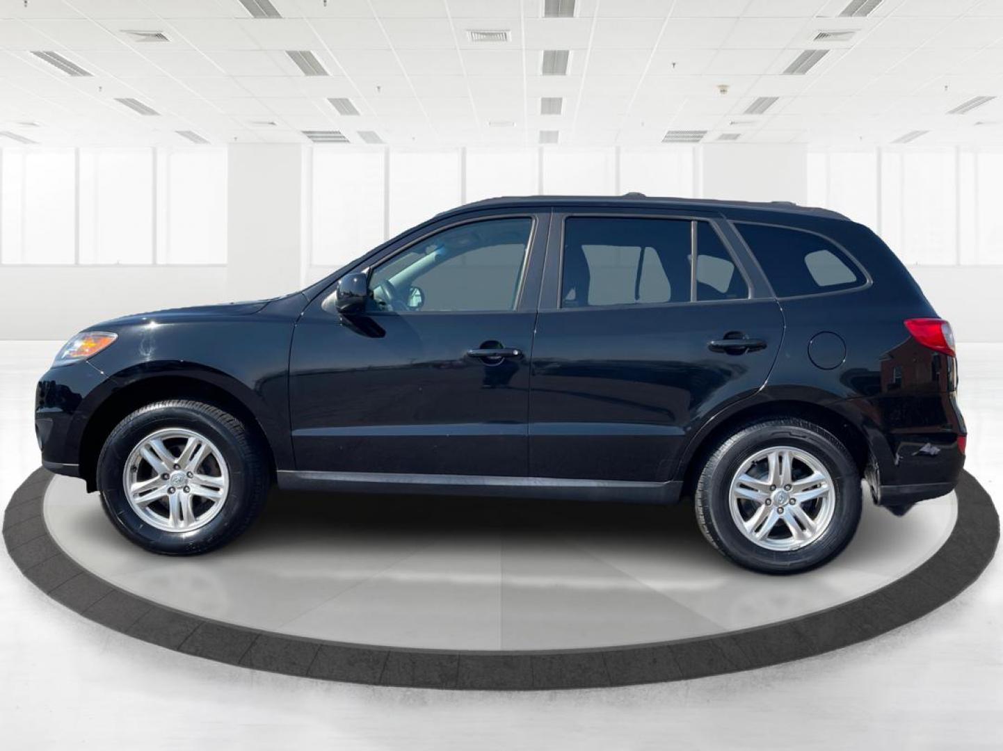 2012 Hyundai Santa Fe GLS (5XYZG3ABXCG) with an 2.4L I-4 DOHC engine, located at 401 Woodman Dr, Riverside, OH, 45431, (937) 908-9800, 39.761024, -84.120956 - Photo#5