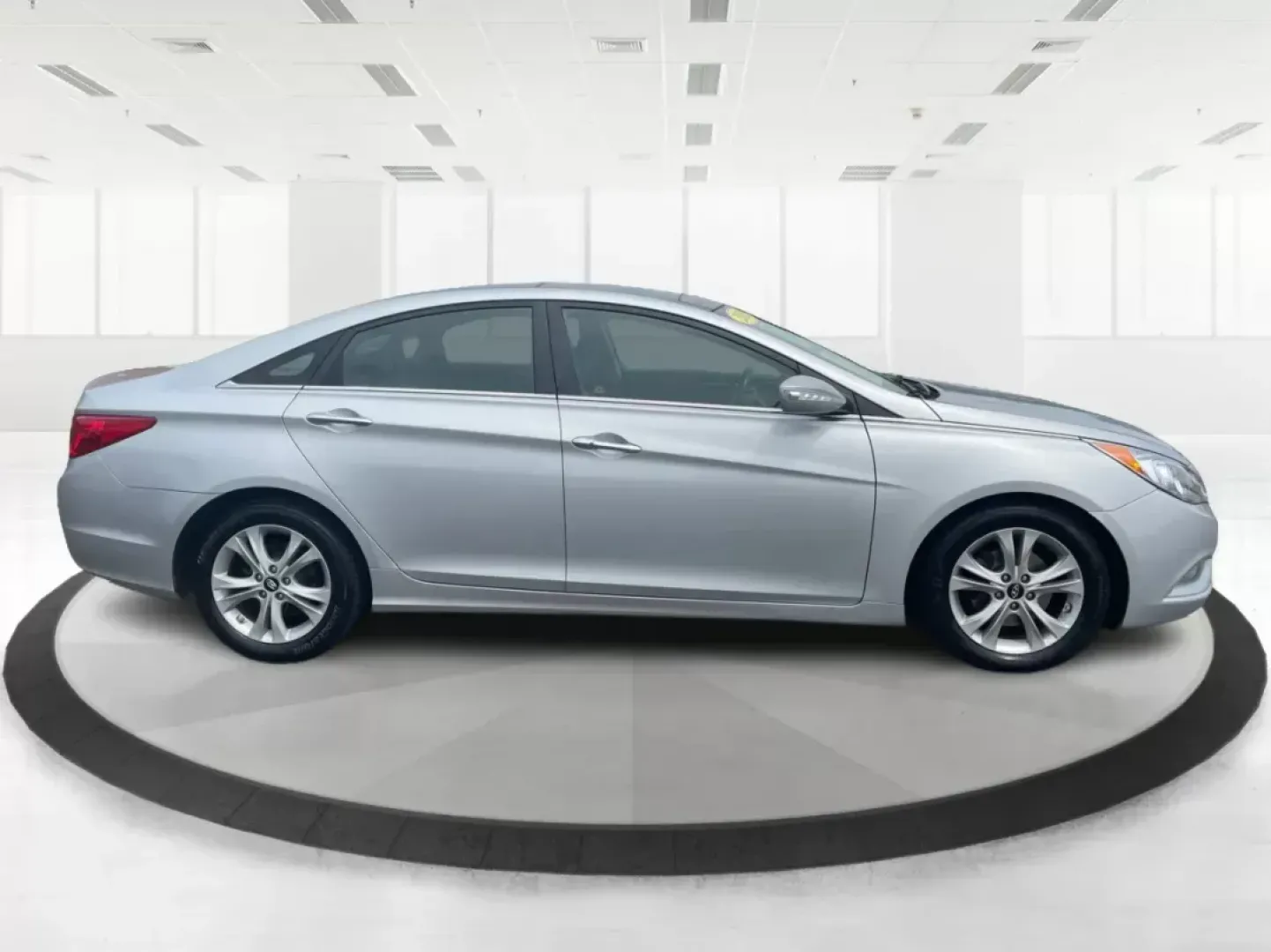 2012 Hyundai Sonata Limited (5NPEC4AC5CH) with an 2.4L I-4 gasoline direct injection engine, located at 880 E. National Road, OH, 45377, (937) 908-9800, 39.891918, -84.183975 - Photo#1