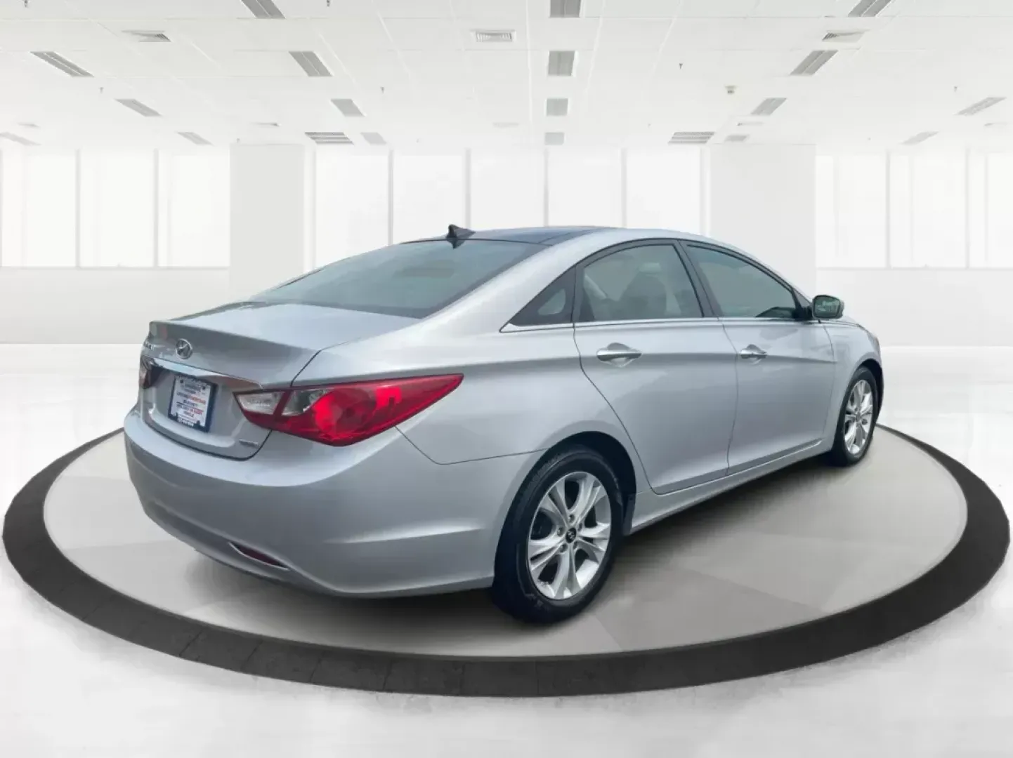 2012 Hyundai Sonata Limited (5NPEC4AC5CH) with an 2.4L I-4 gasoline direct injection engine, located at 880 E. National Road, OH, 45377, (937) 908-9800, 39.891918, -84.183975 - Photo#2