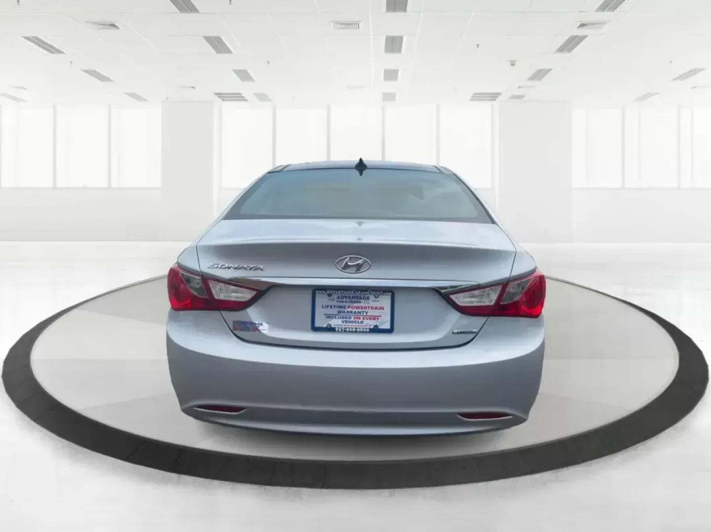 2012 Hyundai Sonata Limited (5NPEC4AC5CH) with an 2.4L I-4 gasoline direct injection engine, located at 880 E. National Road, OH, 45377, (937) 908-9800, 39.891918, -84.183975 - Photo#3