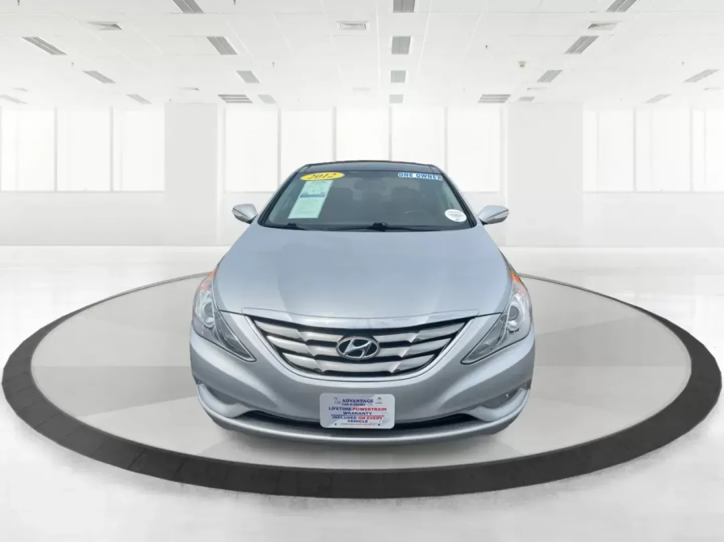 2012 Hyundai Sonata Limited (5NPEC4AC5CH) with an 2.4L I-4 gasoline direct injection engine, located at 880 E. National Road, OH, 45377, (937) 908-9800, 39.891918, -84.183975 - Photo#6