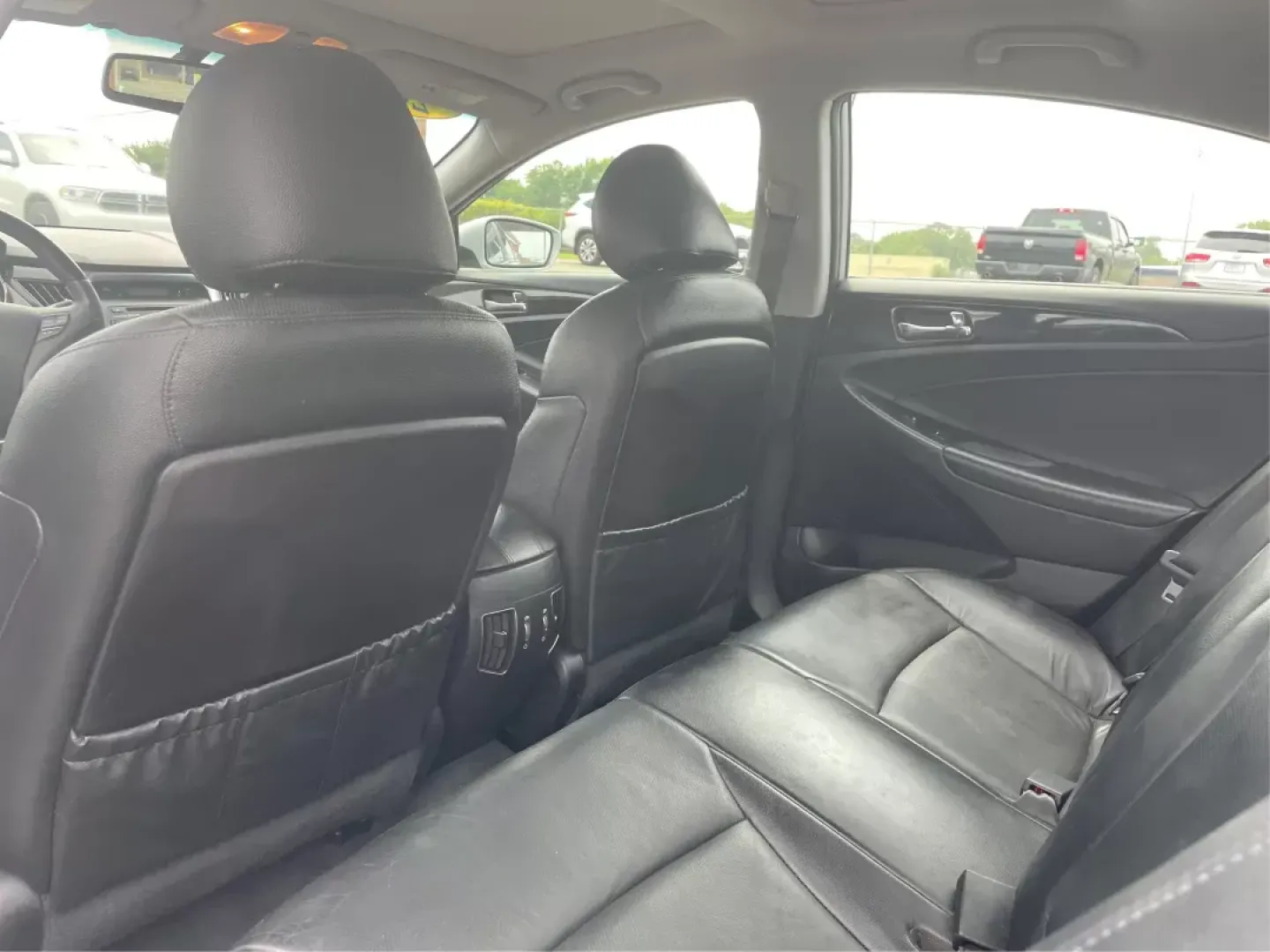 2012 Hyundai Sonata Limited (5NPEC4AC5CH) with an 2.4L I-4 gasoline direct injection engine, located at 880 E. National Road, OH, 45377, (937) 908-9800, 39.891918, -84.183975 - Photo#9
