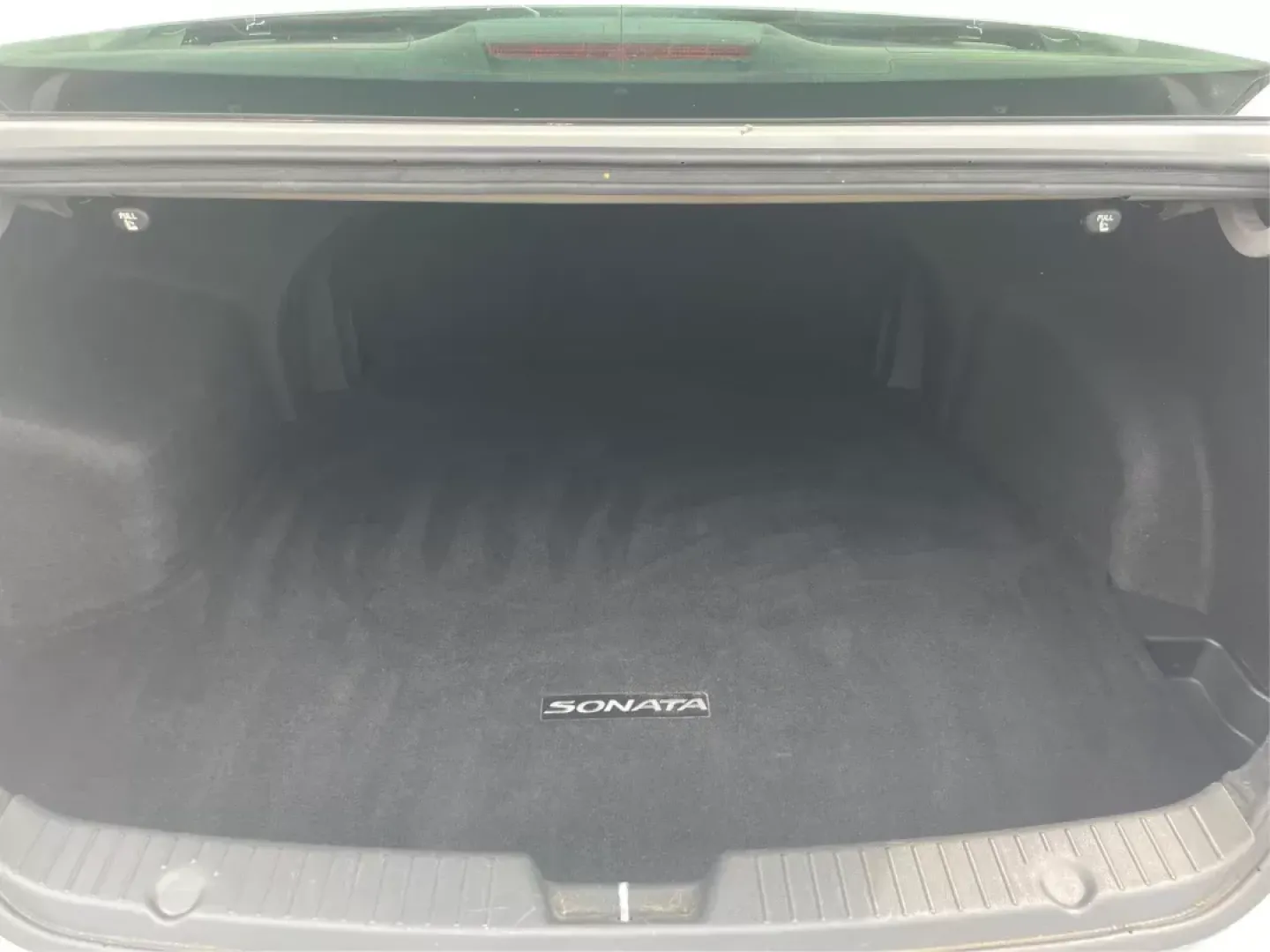 2012 Hyundai Sonata Limited (5NPEC4AC5CH) with an 2.4L I-4 gasoline direct injection engine, located at 880 E. National Road, OH, 45377, (937) 908-9800, 39.891918, -84.183975 - Photo#11