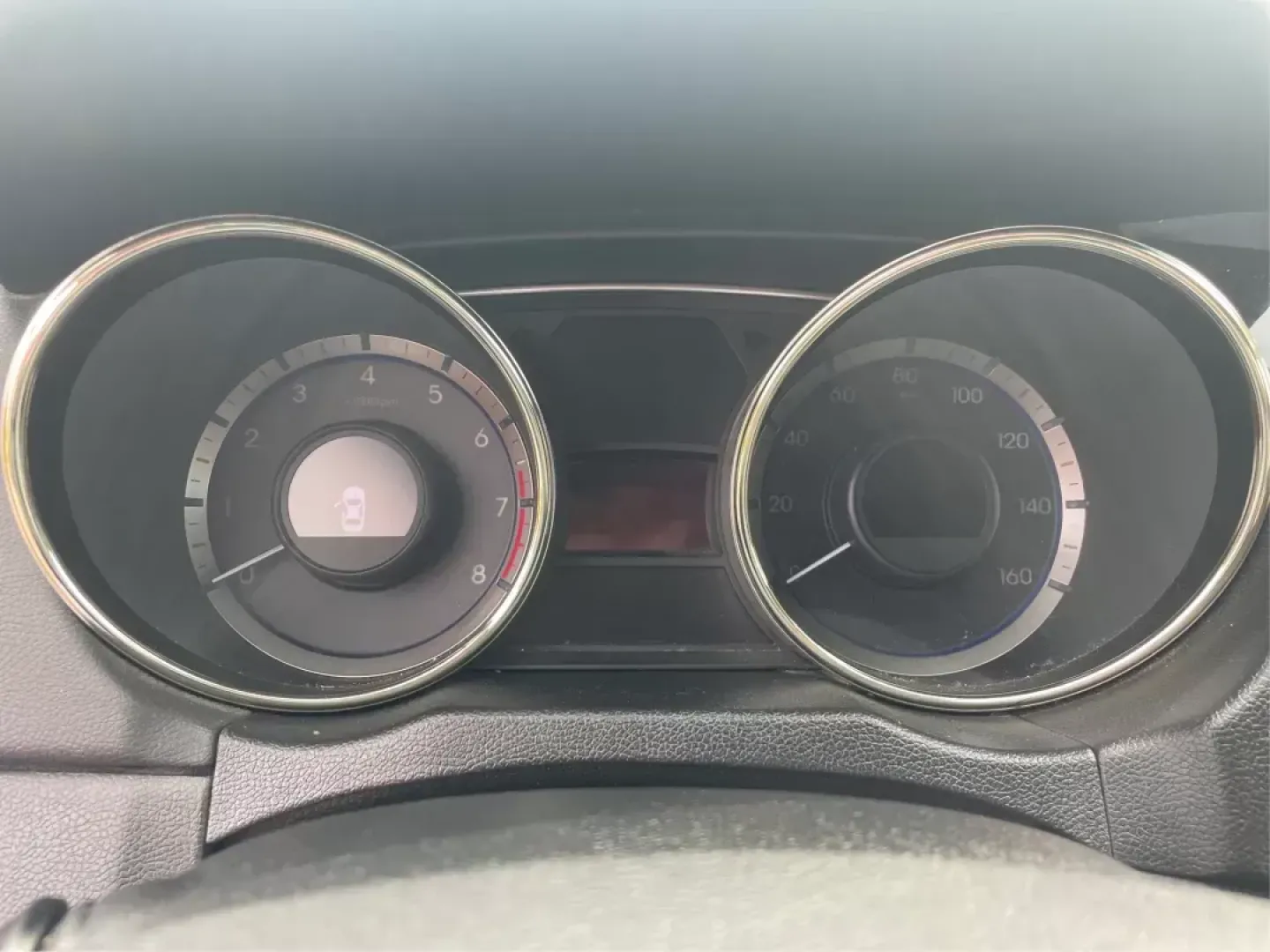 2012 Hyundai Sonata Limited (5NPEC4AC5CH) with an 2.4L I-4 gasoline direct injection engine, located at 880 E. National Road, OH, 45377, (937) 908-9800, 39.891918, -84.183975 - Photo#14