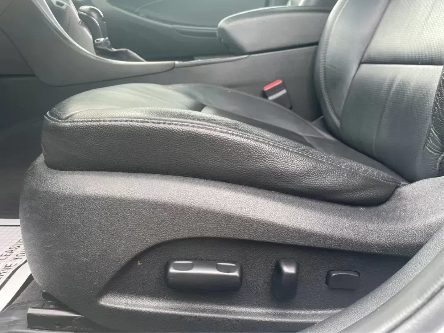 2012 Hyundai Sonata Limited (5NPEC4AC5CH) with an 2.4L I-4 gasoline direct injection engine, located at 880 E. National Road, OH, 45377, (937) 908-9800, 39.891918, -84.183975 - Photo#17