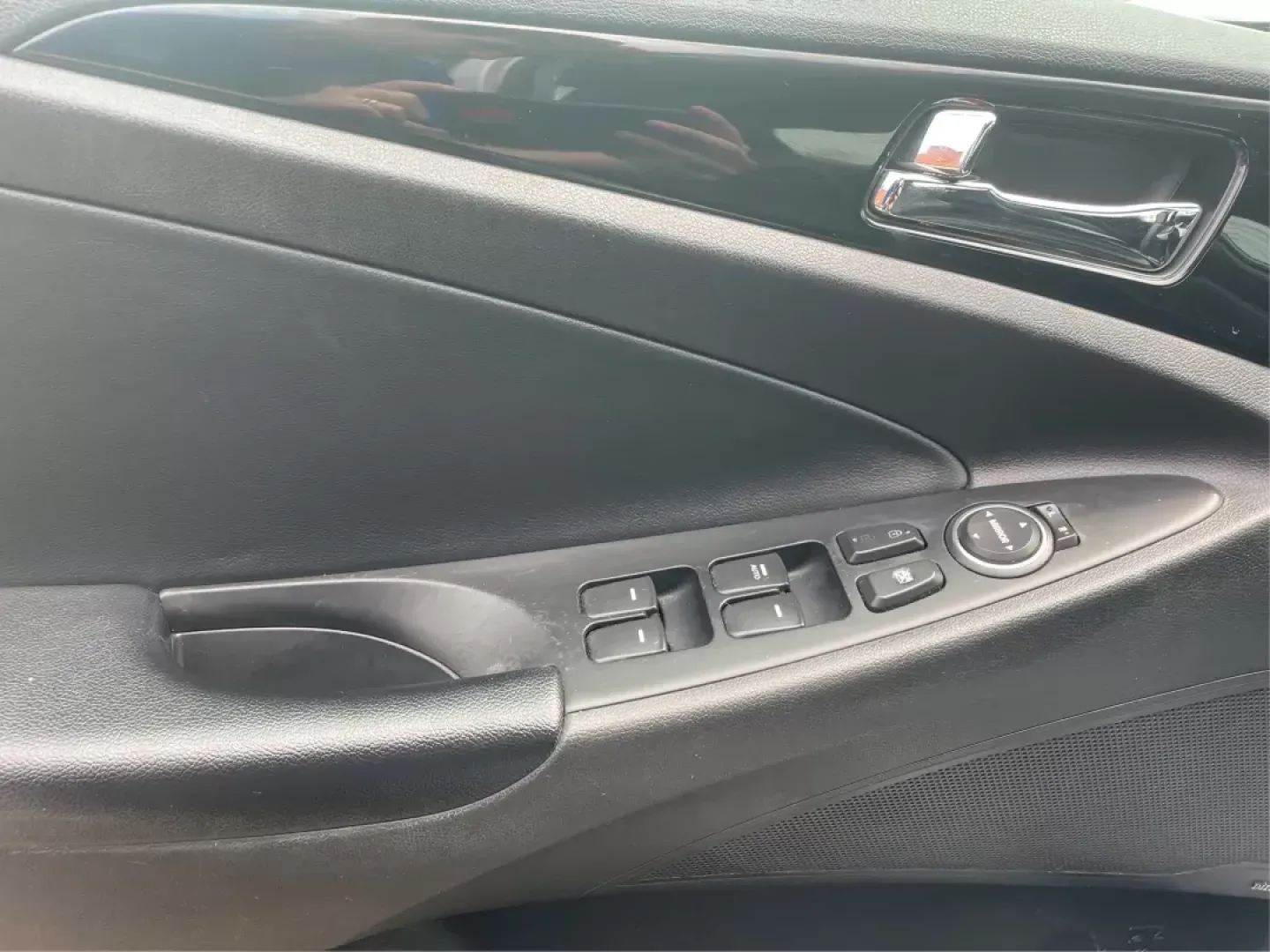 2012 Hyundai Sonata Limited (5NPEC4AC5CH) with an 2.4L I-4 gasoline direct injection engine, located at 880 E. National Road, OH, 45377, (937) 908-9800, 39.891918, -84.183975 - Photo#18