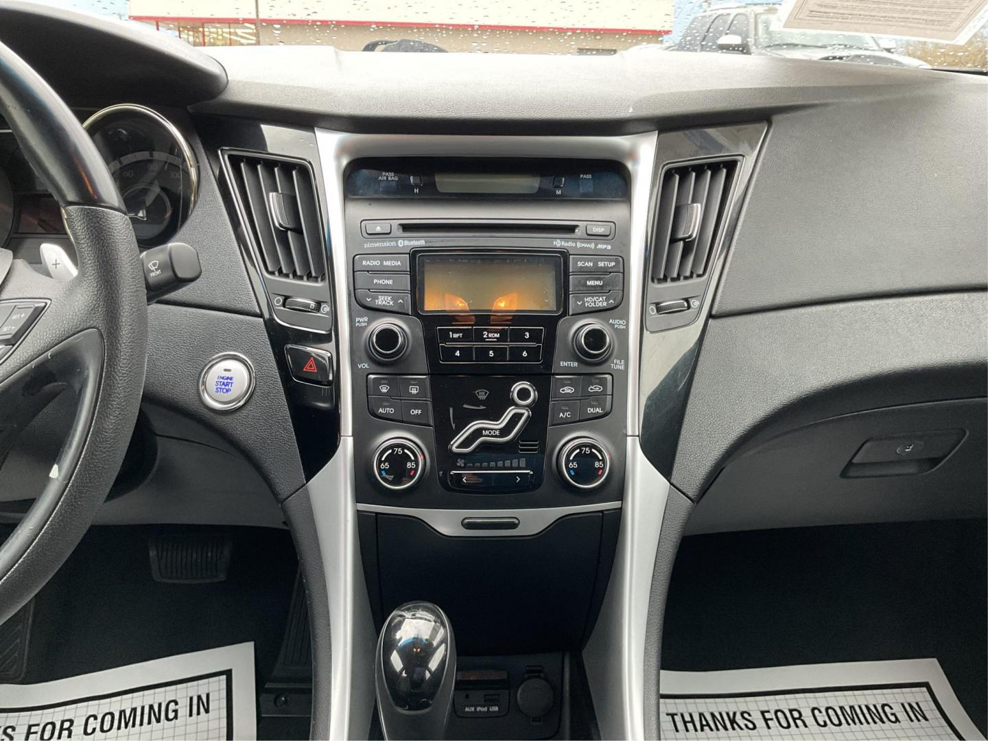 2012 Hyundai Sonata Limited 2.0T (5NPEC4AB7CH) with an 2L I-4 gasoline direct injection engine, located at 4508 South Dixie Dr, Moraine, OH, 45439, (937) 908-9800, 39.807072, -84.031563 - Photo#12