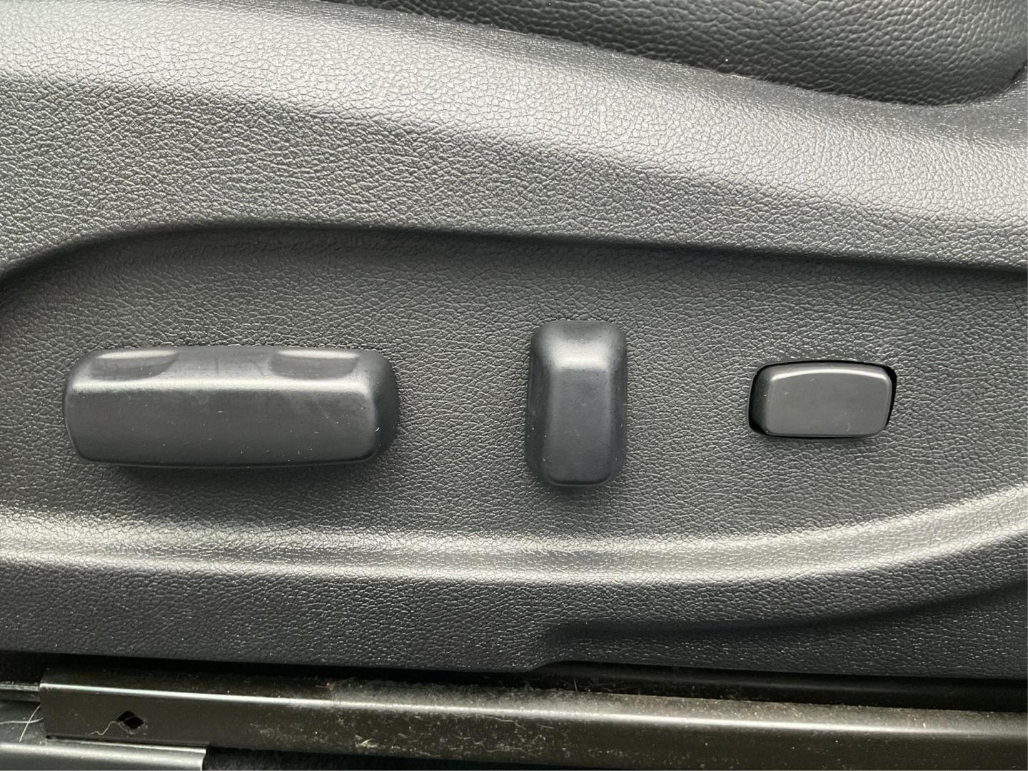 2012 Hyundai Sonata Limited 2.0T (5NPEC4AB7CH) with an 2L I-4 gasoline direct injection engine, located at 4508 South Dixie Dr, Moraine, OH, 45439, (937) 908-9800, 39.807072, -84.031563 - Photo#16