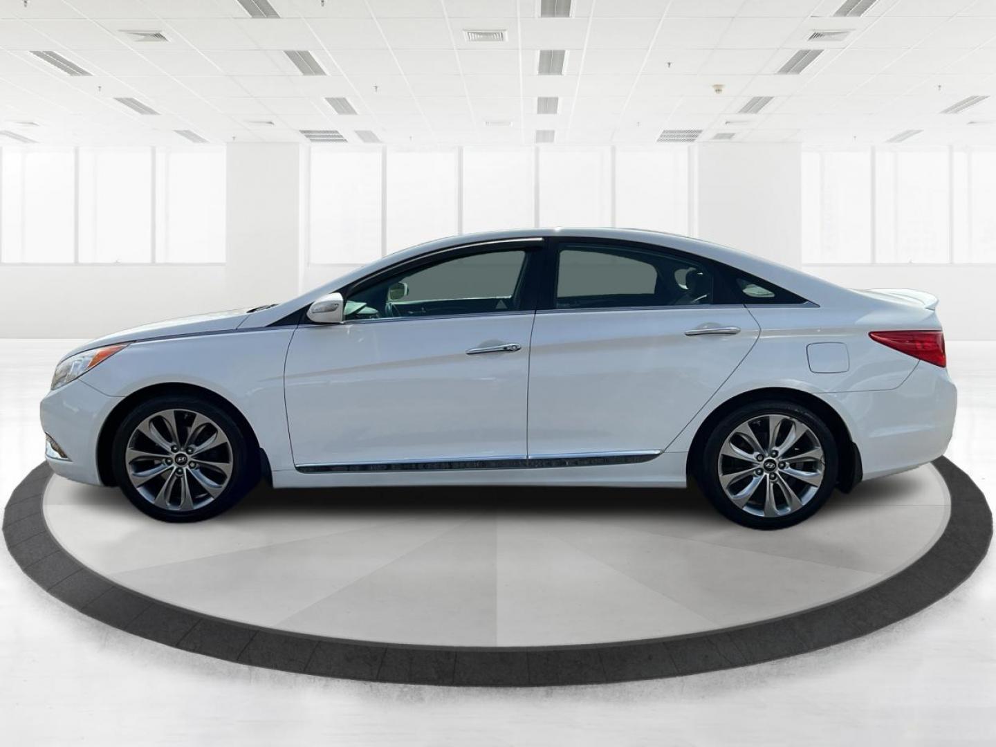 2012 Hyundai Sonata Limited 2.0T (5NPEC4AB7CH) with an 2L I-4 gasoline direct injection engine, located at 4508 South Dixie Dr, Moraine, OH, 45439, (937) 908-9800, 39.807072, -84.031563 - Photo#5