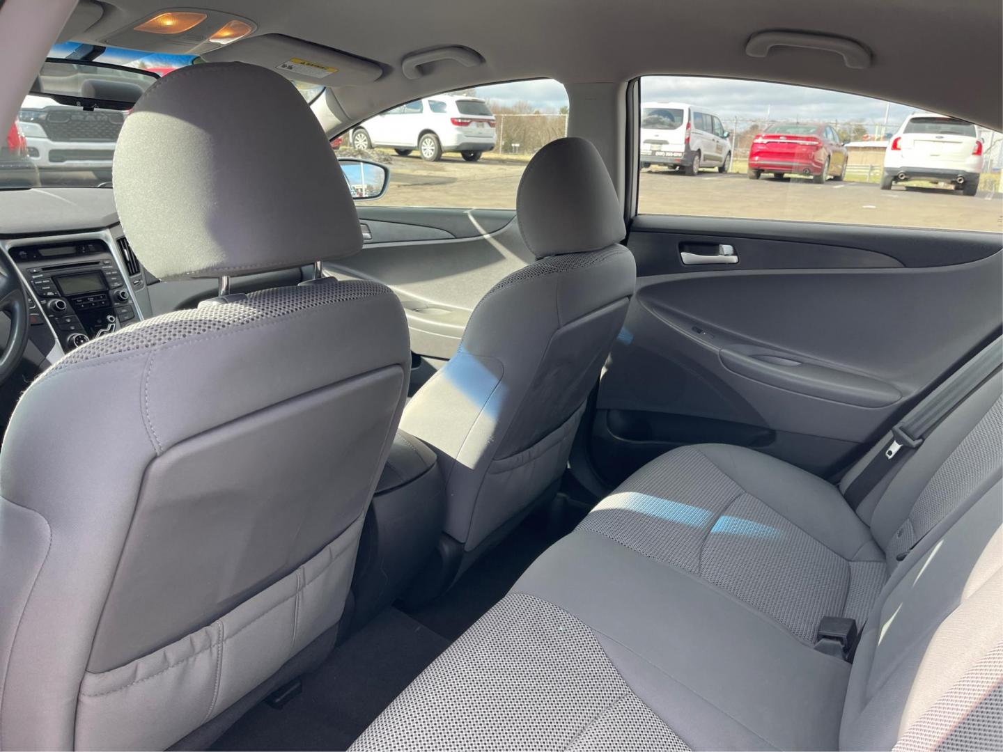 2012 Hyundai Sonata GLS Auto (5NPEB4AC0CH) with an 2.4L L4 DOHC 16V engine, 6-Speed Automatic transmission, located at 1184 Kauffman Ave, Fairborn, OH, 45324, (937) 908-9800, 39.807072, -84.031563 - Photo#9