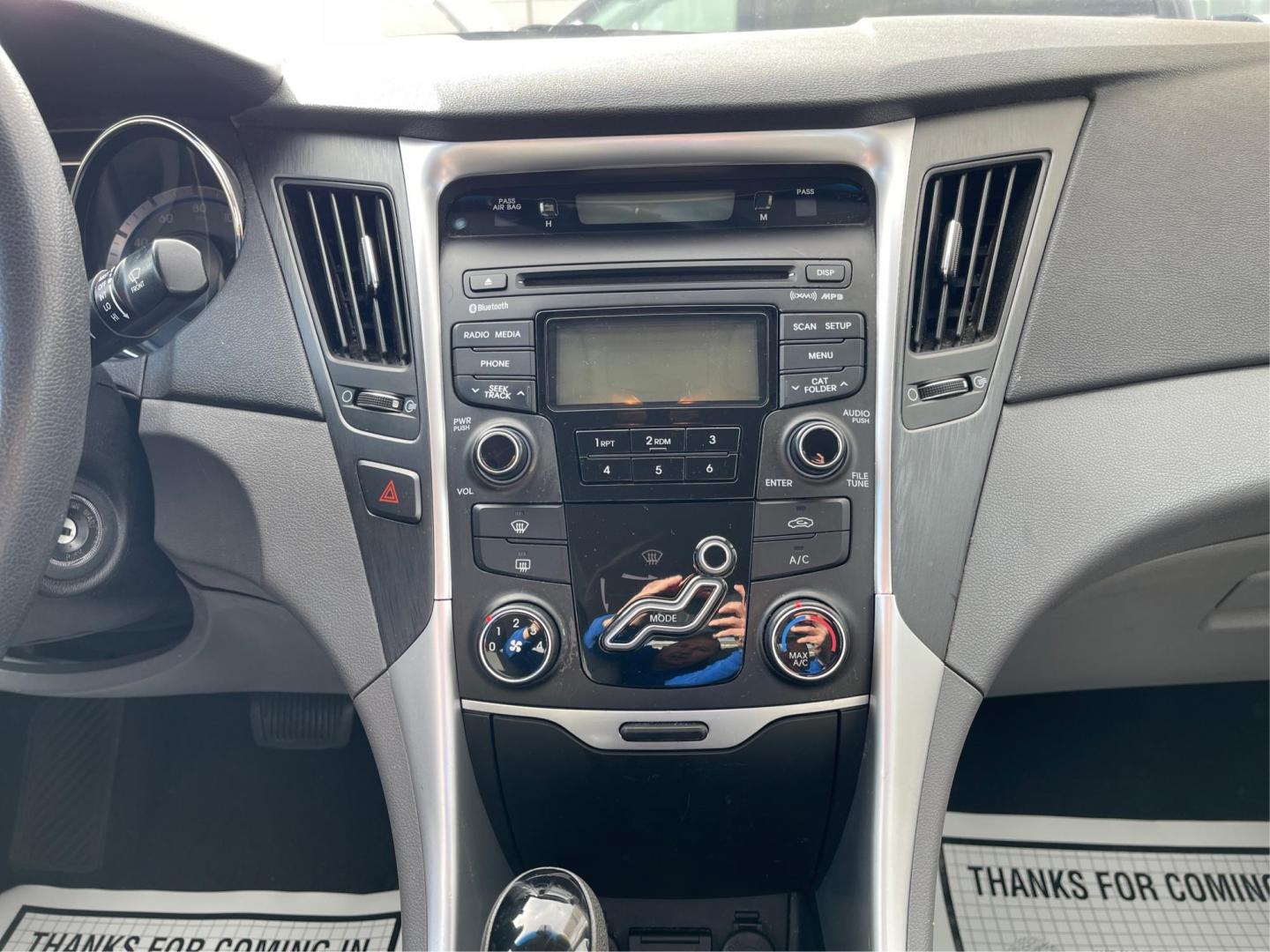 2012 Hyundai Sonata GLS Auto (5NPEB4AC0CH) with an 2.4L L4 DOHC 16V engine, 6-Speed Automatic transmission, located at 1184 Kauffman Ave, Fairborn, OH, 45324, (937) 908-9800, 39.807072, -84.031563 - Photo#12