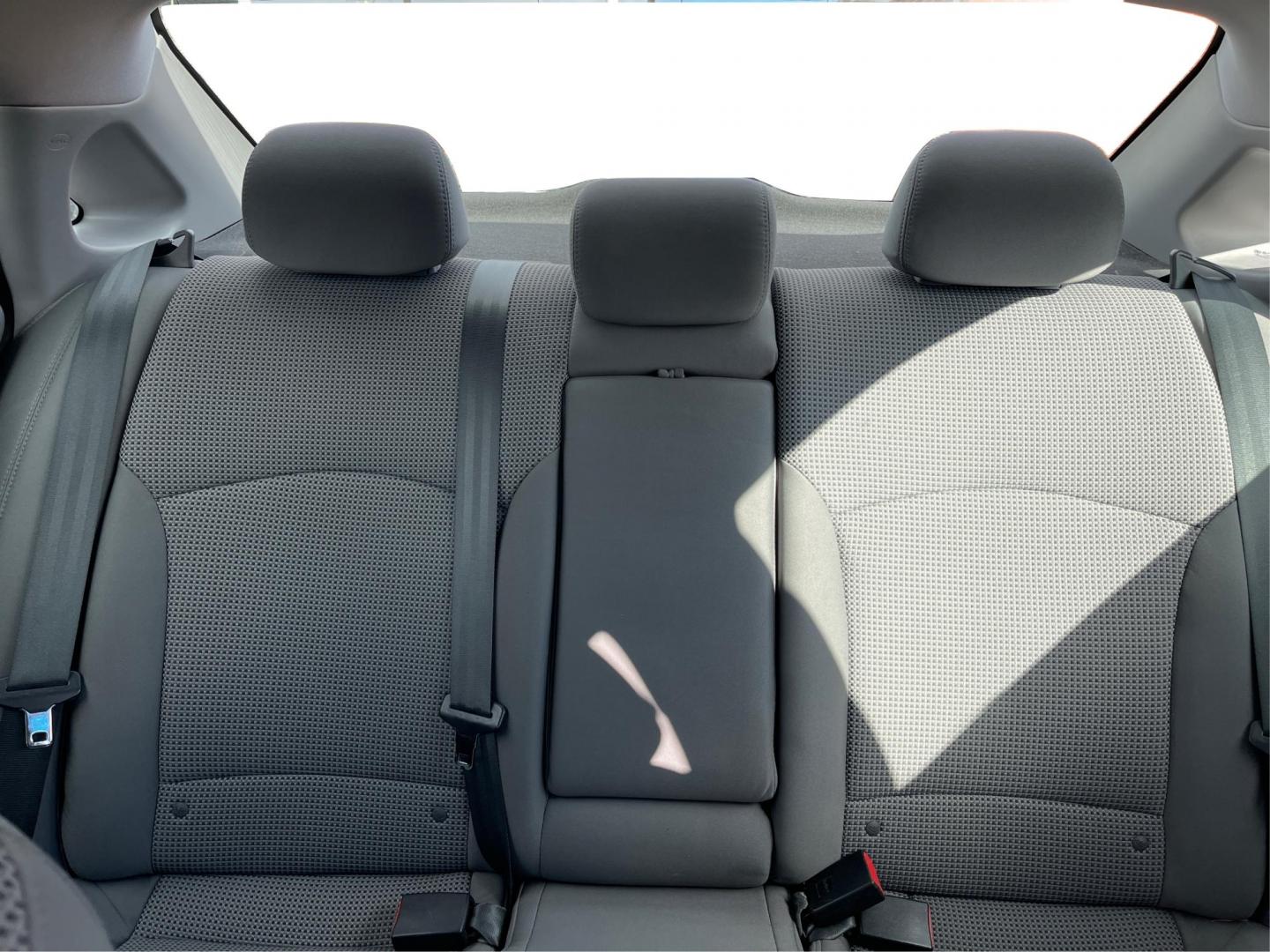 2012 Hyundai Sonata GLS Auto (5NPEB4AC0CH) with an 2.4L L4 DOHC 16V engine, 6-Speed Automatic transmission, located at 1184 Kauffman Ave, Fairborn, OH, 45324, (937) 908-9800, 39.807072, -84.031563 - Photo#13