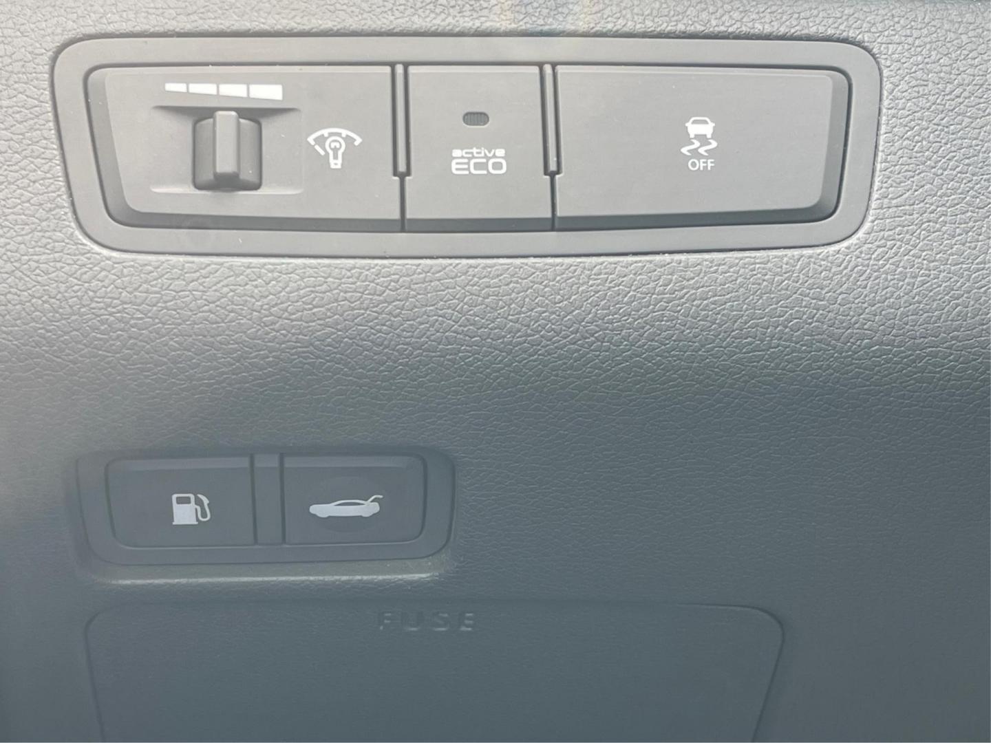 2012 Hyundai Sonata GLS Auto (5NPEB4AC0CH) with an 2.4L L4 DOHC 16V engine, 6-Speed Automatic transmission, located at 1184 Kauffman Ave, Fairborn, OH, 45324, (937) 908-9800, 39.807072, -84.031563 - Photo#16
