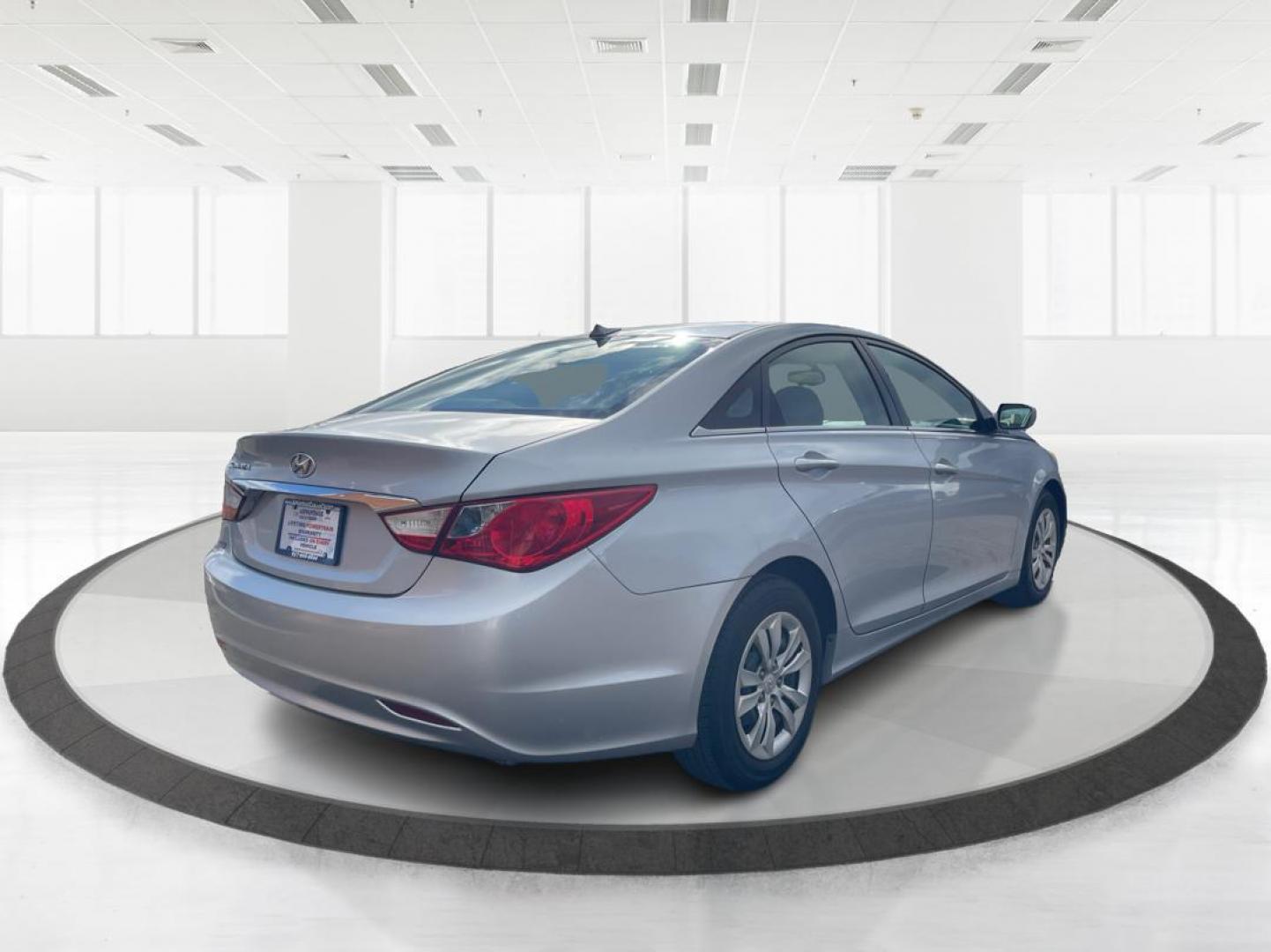 2012 Hyundai Sonata GLS Auto (5NPEB4AC0CH) with an 2.4L L4 DOHC 16V engine, 6-Speed Automatic transmission, located at 1184 Kauffman Ave, Fairborn, OH, 45324, (937) 908-9800, 39.807072, -84.031563 - Photo#2