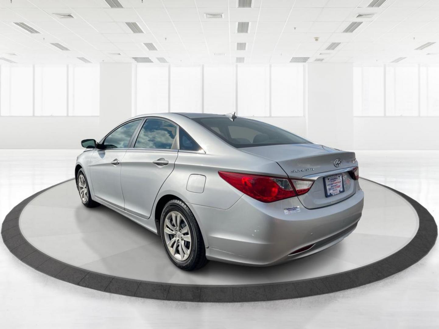 2012 Hyundai Sonata GLS Auto (5NPEB4AC0CH) with an 2.4L L4 DOHC 16V engine, 6-Speed Automatic transmission, located at 1184 Kauffman Ave, Fairborn, OH, 45324, (937) 908-9800, 39.807072, -84.031563 - Photo#4