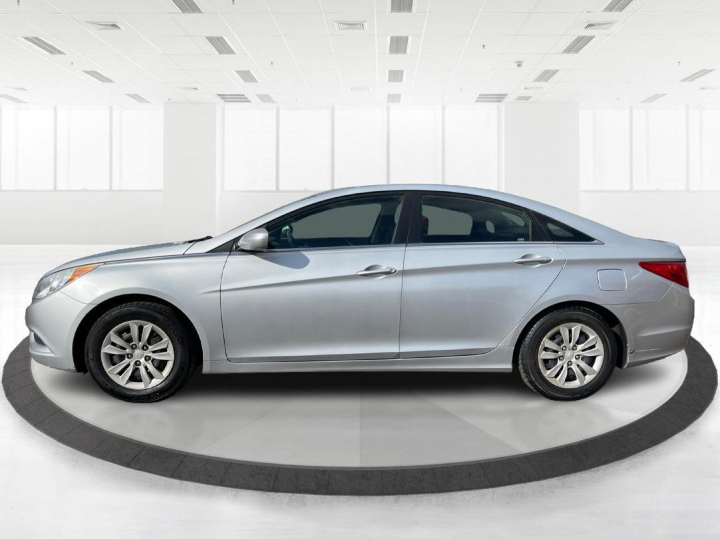 2012 Hyundai Sonata GLS Auto (5NPEB4AC0CH) with an 2.4L L4 DOHC 16V engine, 6-Speed Automatic transmission, located at 1184 Kauffman Ave, Fairborn, OH, 45324, (937) 908-9800, 39.807072, -84.031563 - Photo#5
