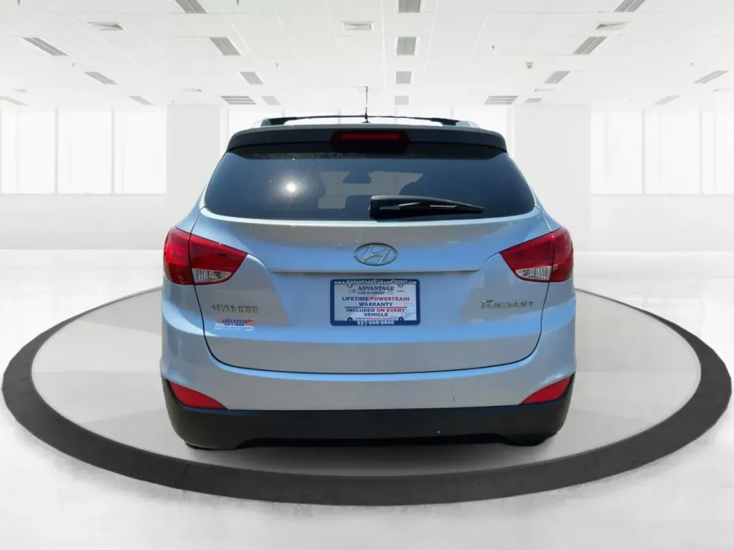 2012 Hyundai Tucson GLS (KM8JU3AC7CU) with an Theta II 2.4L I-4 DOHC engine, located at 4508 South Dixie Dr, Moraine, OH, 45439, (937) 908-9800, 39.807072, -84.031563 - Photo#3