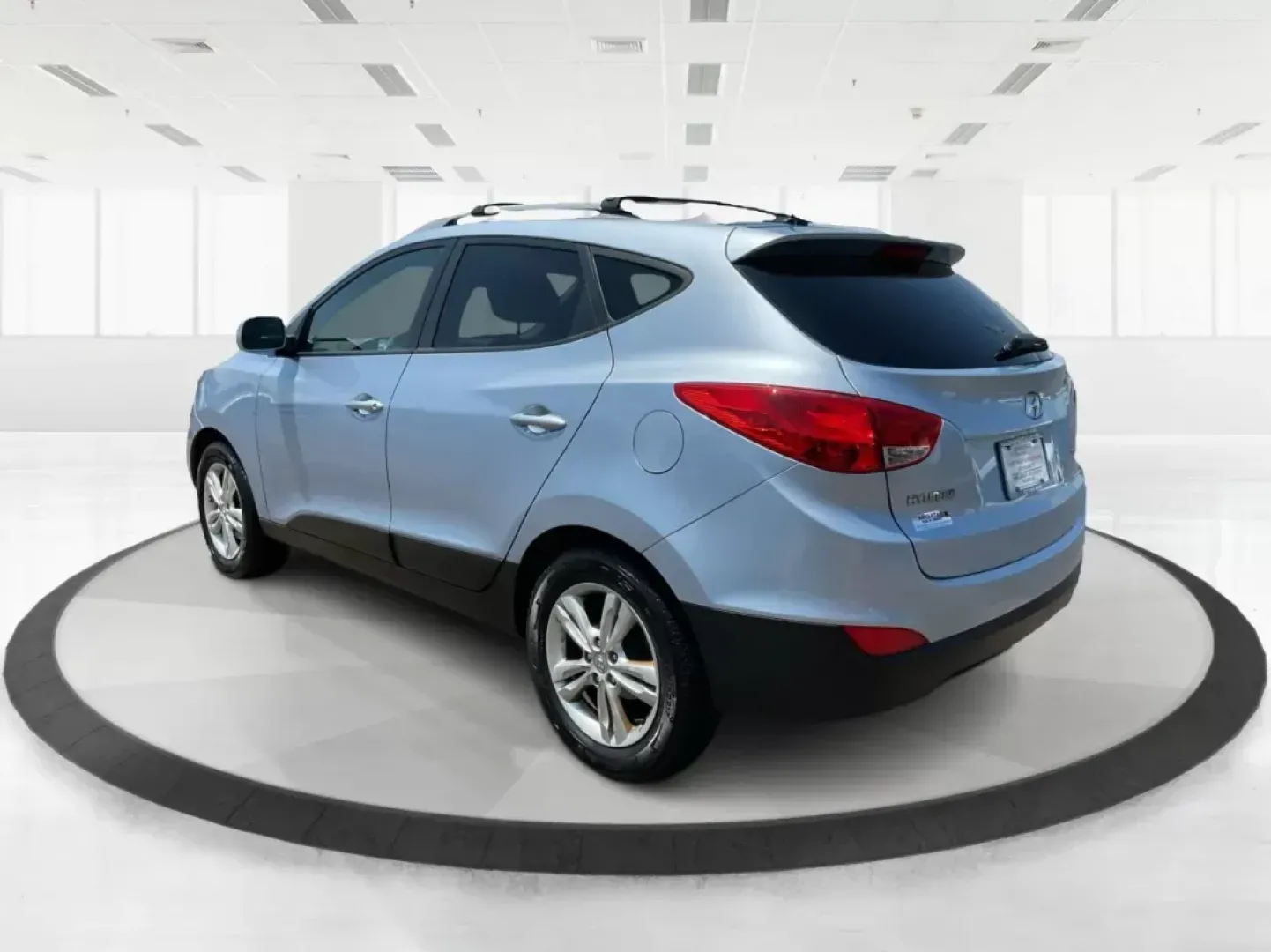 2012 Hyundai Tucson GLS (KM8JU3AC7CU) with an Theta II 2.4L I-4 DOHC engine, located at 4508 South Dixie Dr, Moraine, OH, 45439, (937) 908-9800, 39.807072, -84.031563 - Photo#4