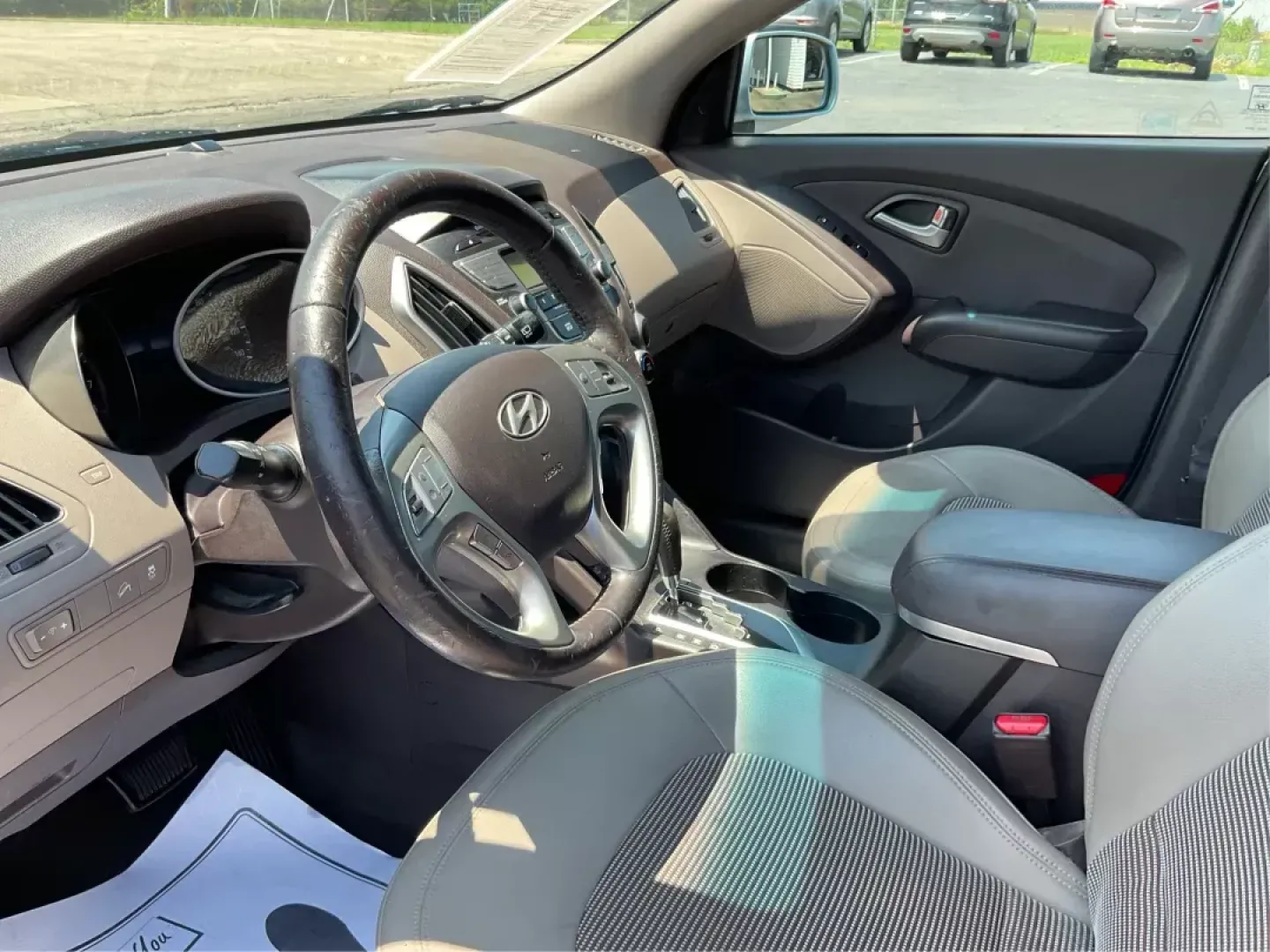 2012 Hyundai Tucson GLS (KM8JU3AC7CU) with an Theta II 2.4L I-4 DOHC engine, located at 4508 South Dixie Dr, Moraine, OH, 45439, (937) 908-9800, 39.807072, -84.031563 - Photo#8