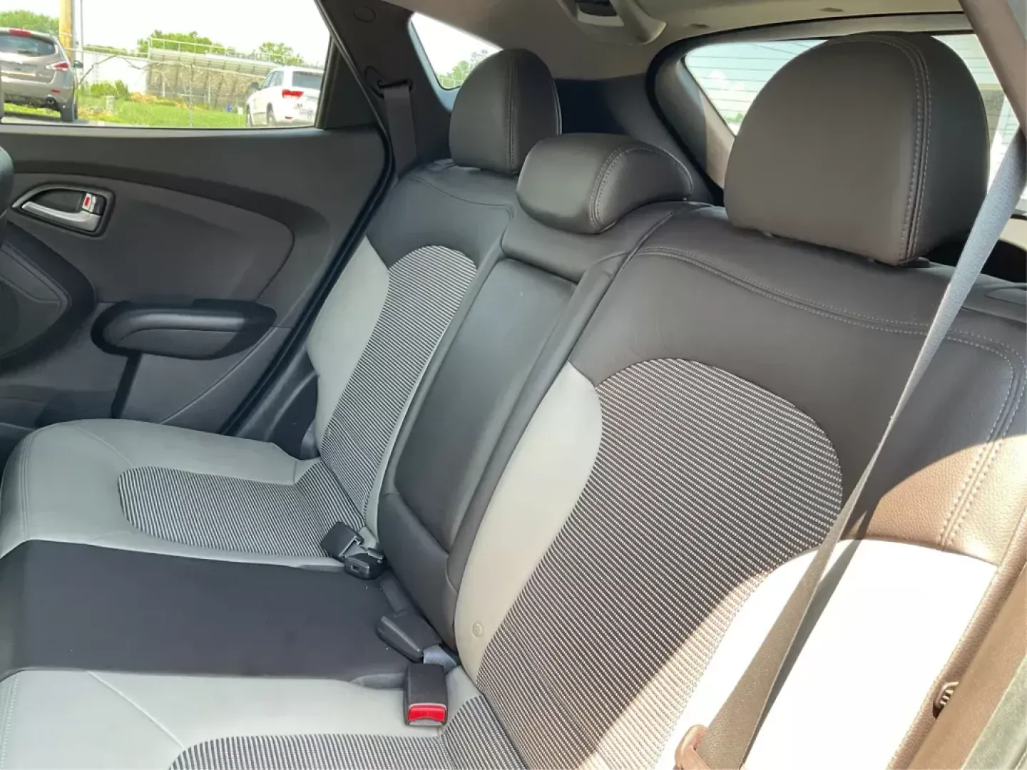 2012 Hyundai Tucson GLS (KM8JU3AC7CU) with an Theta II 2.4L I-4 DOHC engine, located at 4508 South Dixie Dr, Moraine, OH, 45439, (937) 908-9800, 39.807072, -84.031563 - Photo#9