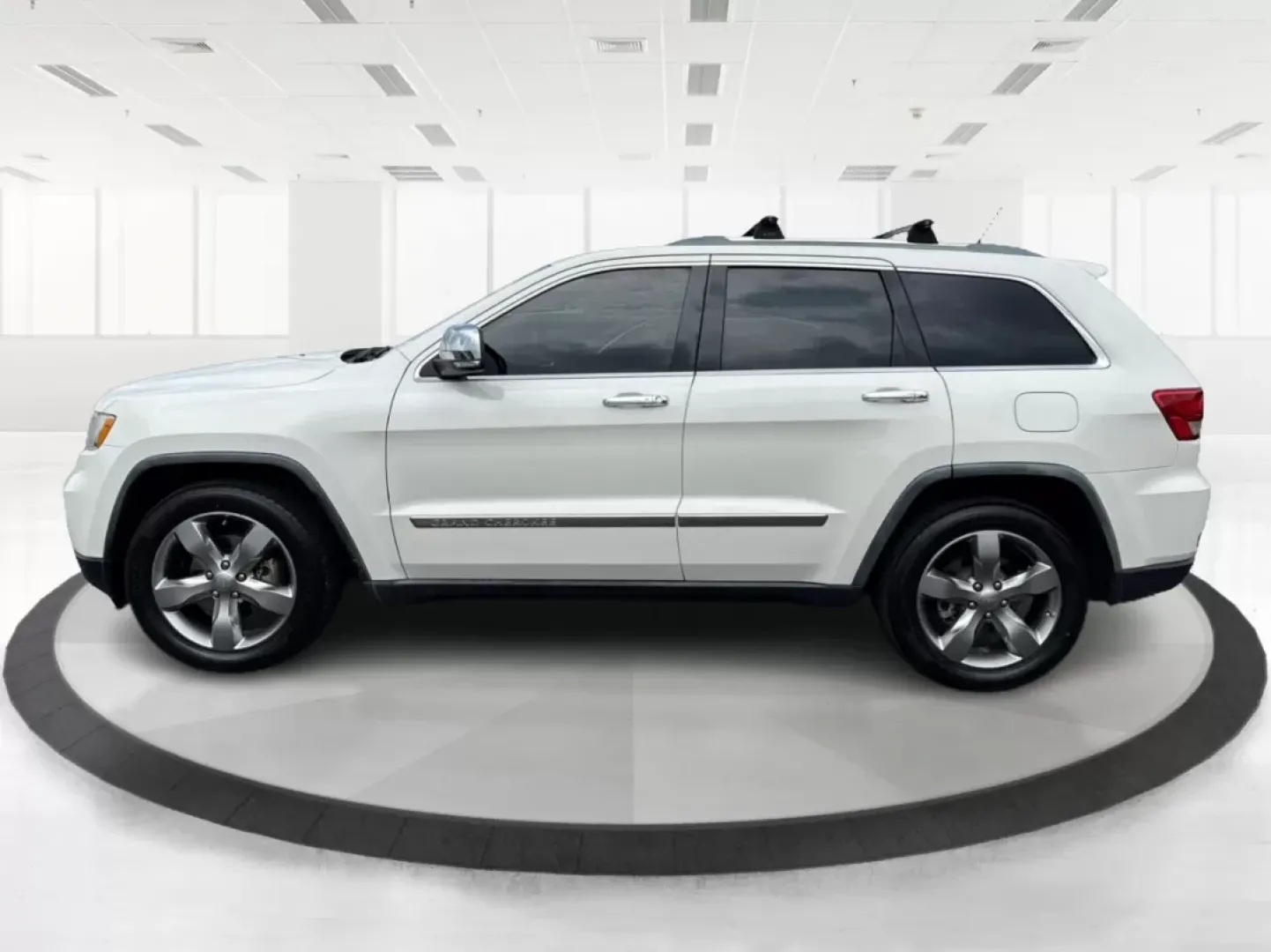 2012 Jeep Grand Cherokee Limited (1C4RJFBGXCC) with an Other engine, located at 401 Woodman Dr, Riverside, OH, 45431, (937) 908-9800, 39.761024, -84.120956 - Photo#5