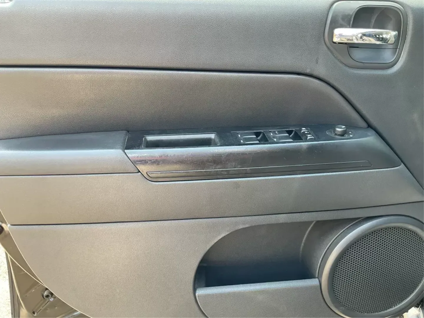 2012 Jeep Patriot Latitude (1C4NJRFB1CD) with an 2.4L I-4 DOHC engine, located at 1230 East Main St, Xenia, OH, 45385, (937) 908-9800, 39.688042, -83.910538 - Photo#16