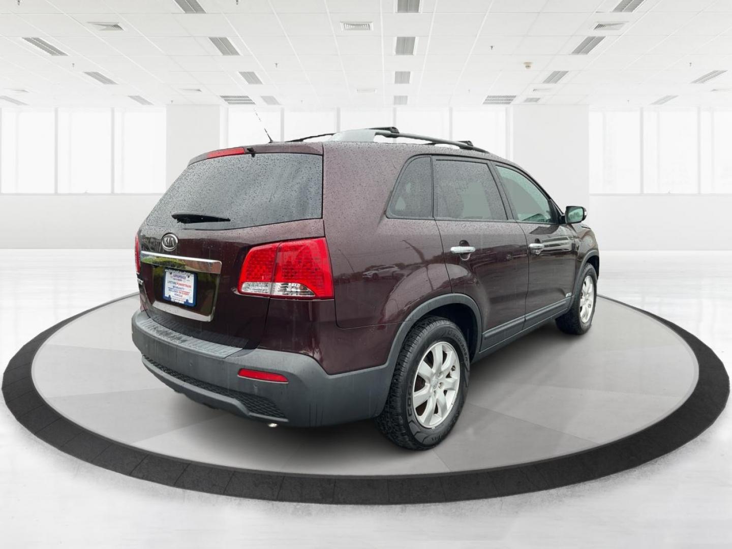 2012 Kia Sorento LX (5XYKTDA6XCG) with an 2.4L I-4 gasoline direct injection engine, located at 1951 S Dayton Lakeview Rd., New Carlisle, OH, 45344, (937) 908-9800, 39.890999, -84.050255 - Photo#2