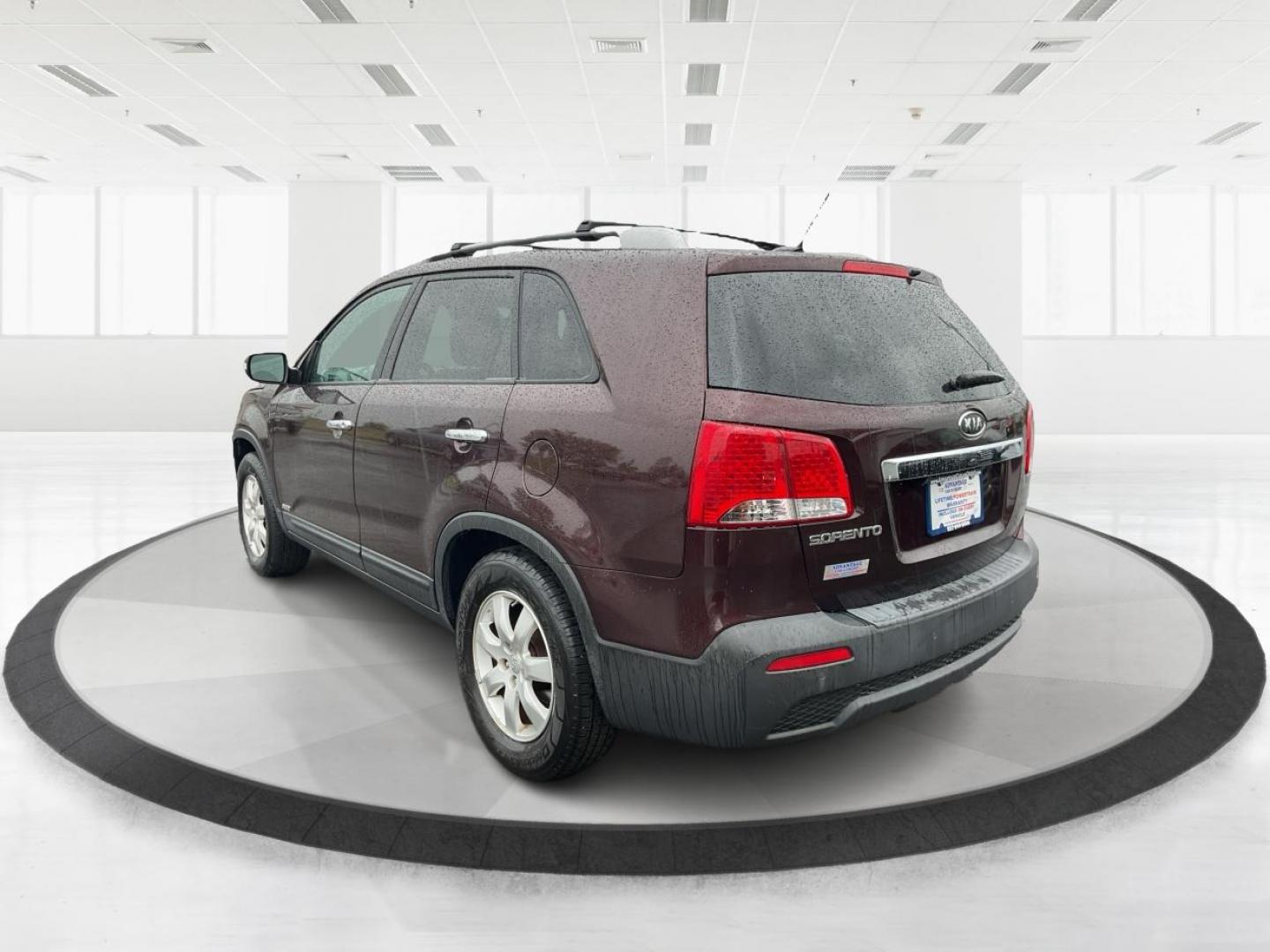 2012 Kia Sorento LX (5XYKTDA6XCG) with an 2.4L I-4 gasoline direct injection engine, located at 1951 S Dayton Lakeview Rd., New Carlisle, OH, 45344, (937) 908-9800, 39.890999, -84.050255 - Photo#5