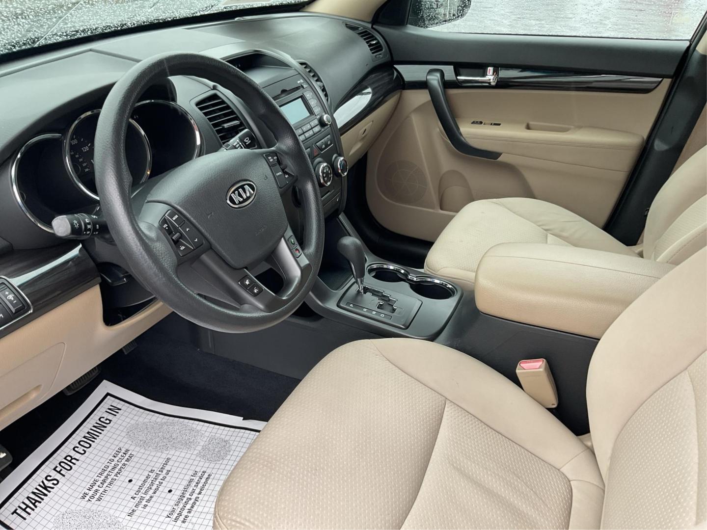 2012 Kia Sorento LX (5XYKTDA6XCG) with an 2.4L I-4 gasoline direct injection engine, located at 1951 S Dayton Lakeview Rd., New Carlisle, OH, 45344, (937) 908-9800, 39.890999, -84.050255 - Photo#9