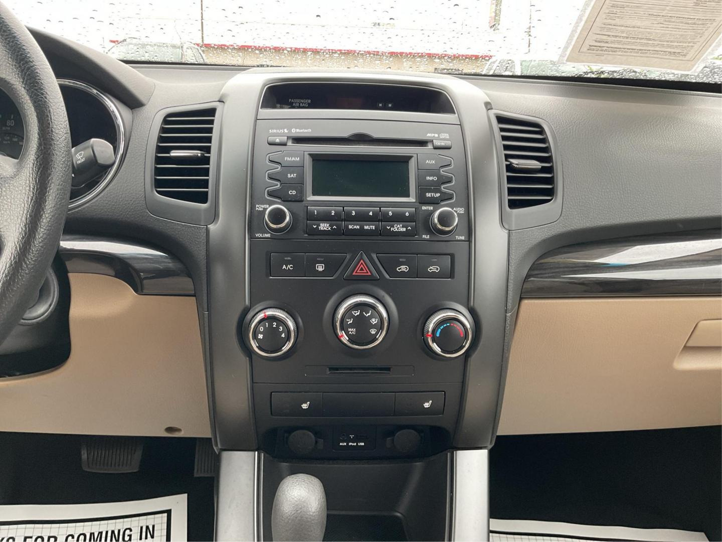 2012 Kia Sorento LX (5XYKTDA6XCG) with an 2.4L I-4 gasoline direct injection engine, located at 1951 S Dayton Lakeview Rd., New Carlisle, OH, 45344, (937) 908-9800, 39.890999, -84.050255 - Photo#13