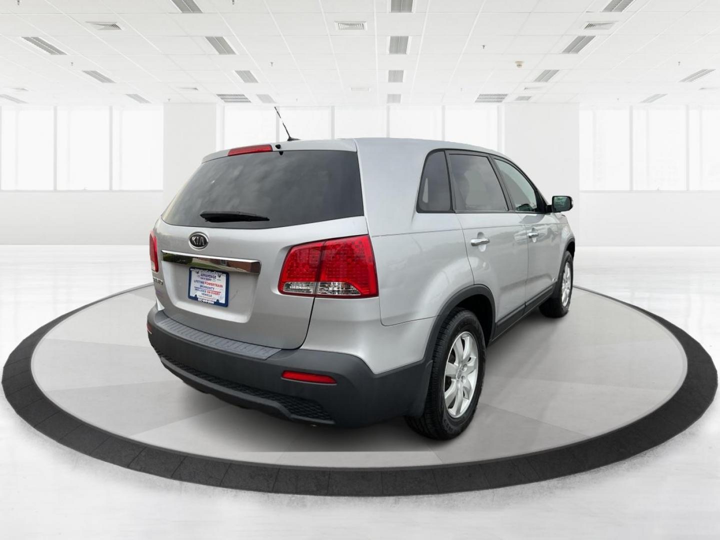 2012 Kia Sorento LX (5XYKTCA68CG) with an 2.4L I-4 gasoline direct injection engine, located at 1184 Kauffman Ave, Fairborn, OH, 45324, (937) 908-9800, 39.807072, -84.031563 - Photo#2
