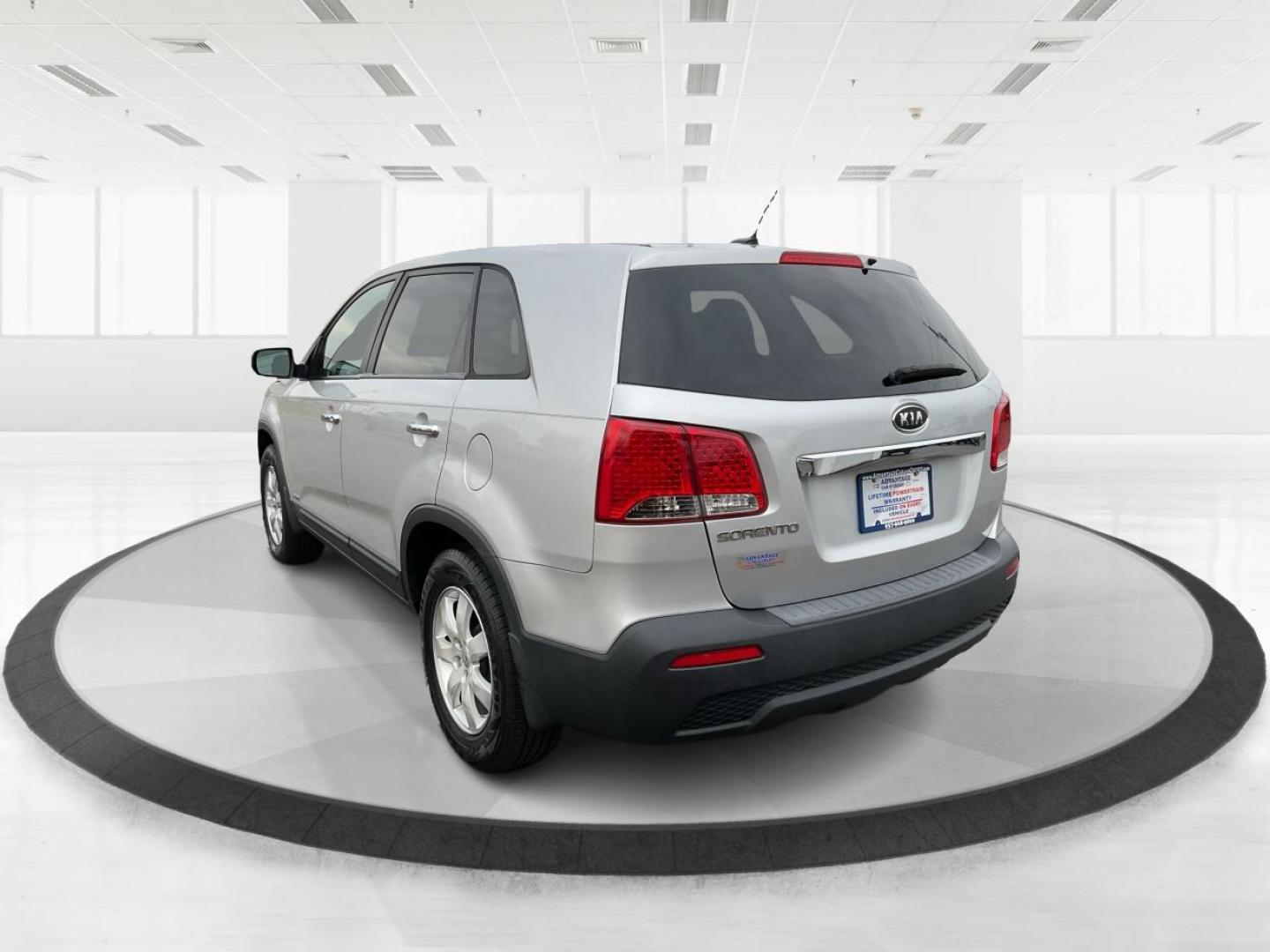 2012 Kia Sorento LX (5XYKTCA68CG) with an 2.4L I-4 gasoline direct injection engine, located at 1184 Kauffman Ave, Fairborn, OH, 45324, (937) 908-9800, 39.807072, -84.031563 - Photo#4
