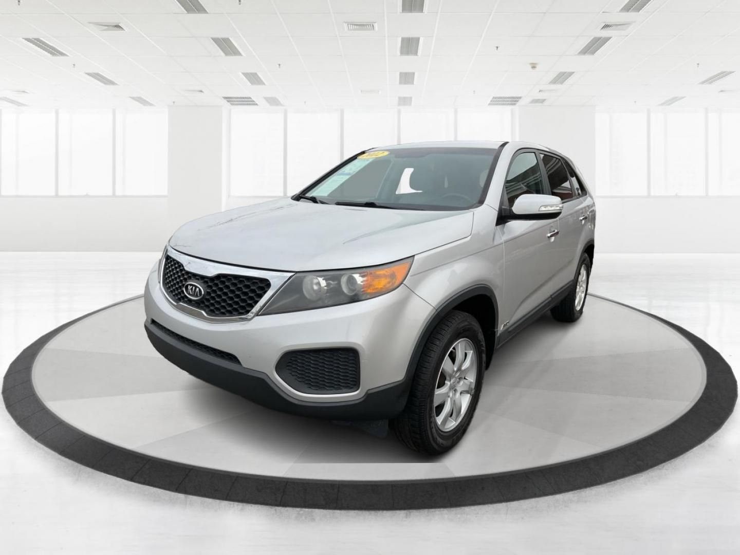 2012 Kia Sorento LX (5XYKTCA68CG) with an 2.4L I-4 gasoline direct injection engine, located at 1184 Kauffman Ave, Fairborn, OH, 45324, (937) 908-9800, 39.807072, -84.031563 - Photo#7