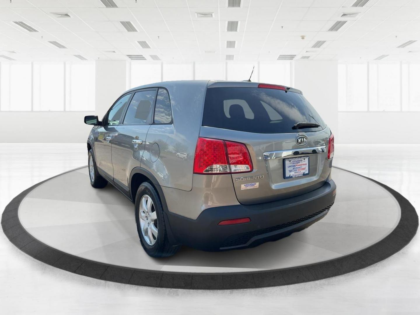 2012 Kia Sorento LX (5XYKT3A17CG) with an 2.4L I-4 DOHC engine, located at 401 Woodman Dr, Riverside, OH, 45431, (937) 908-9800, 39.761024, -84.120956 - Photo#4