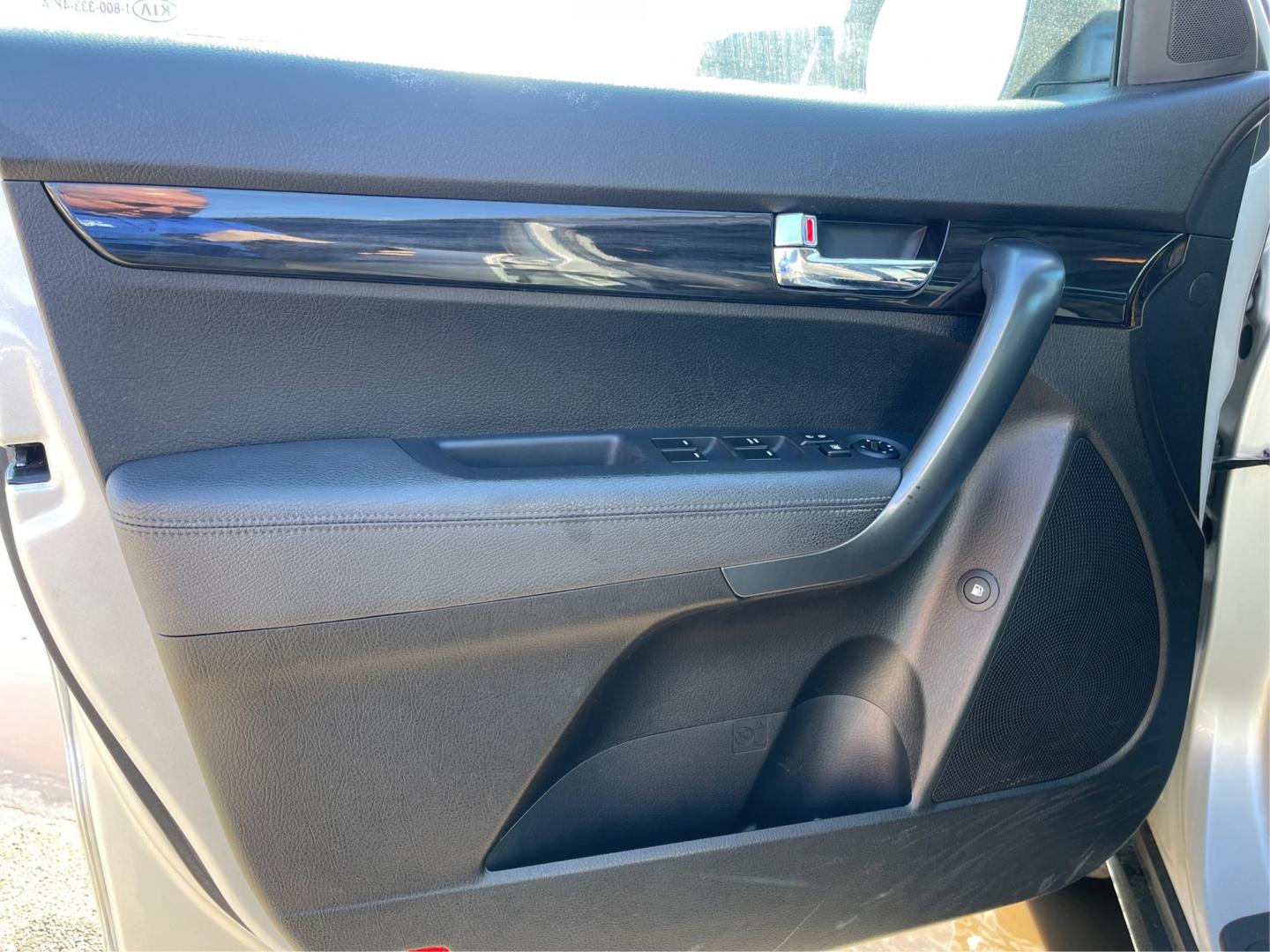2012 Kia Sorento LX 2WD (5XYKT3A1XCG) with an 2.4L L4 DOHC 16V engine, 6-Speed Automatic transmission, located at 1099 N County Rd 25A , Troy, OH, 45373, (937) 908-9800, 40.057041, -84.215462 - Photo#18