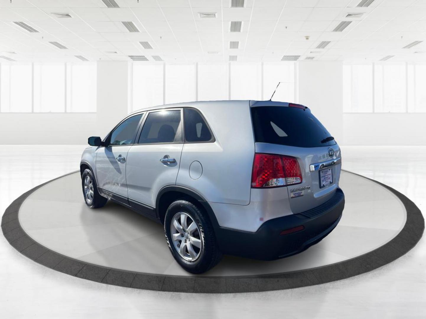 2012 Kia Sorento LX 2WD (5XYKT3A1XCG) with an 2.4L L4 DOHC 16V engine, 6-Speed Automatic transmission, located at 1099 N County Rd 25A , Troy, OH, 45373, (937) 908-9800, 40.057041, -84.215462 - Photo#4