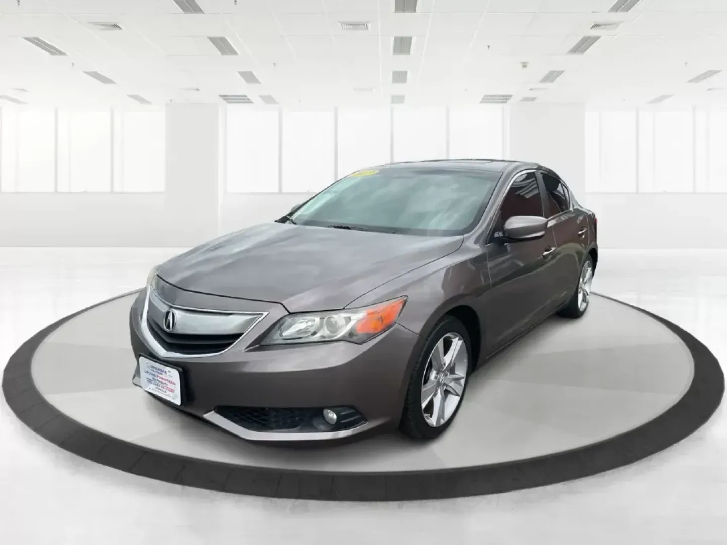 2013 Acura ILX 2.0L (19VDE1F7XDE) with an 2L I-4 i-VTEC variable valve control engine, located at 880 E. National Road, OH, 45377, (937) 908-9800, 39.891918, -84.183975 - Photo#4