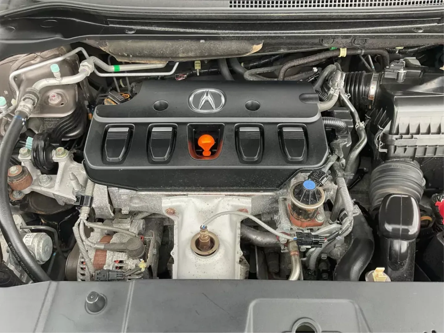 2013 Acura ILX 2.0L (19VDE1F7XDE) with an 2L I-4 i-VTEC variable valve control engine, located at 880 E. National Road, OH, 45377, (937) 908-9800, 39.891918, -84.183975 - Photo#9
