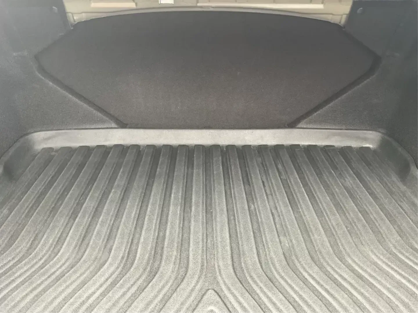 2013 Acura ILX 2.0L (19VDE1F7XDE) with an 2L I-4 i-VTEC variable valve control engine, located at 880 E. National Road, OH, 45377, (937) 908-9800, 39.891918, -84.183975 - Photo#10