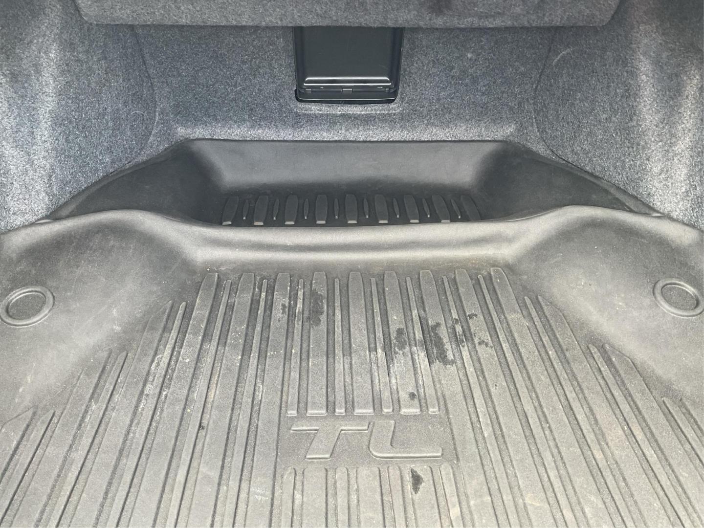 2013 Acura TL 3.5 (19UUA8F57DA) with an 3.5L V-6 variable valve control engine, located at 401 Woodman Dr, Riverside, OH, 45431, (937) 908-9800, 39.761024, -84.120956 - Photo#11
