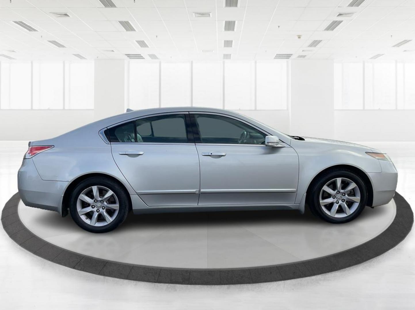2013 Acura TL 3.5 (19UUA8F57DA) with an 3.5L V-6 variable valve control engine, located at 401 Woodman Dr, Riverside, OH, 45431, (937) 908-9800, 39.761024, -84.120956 - Photo#1
