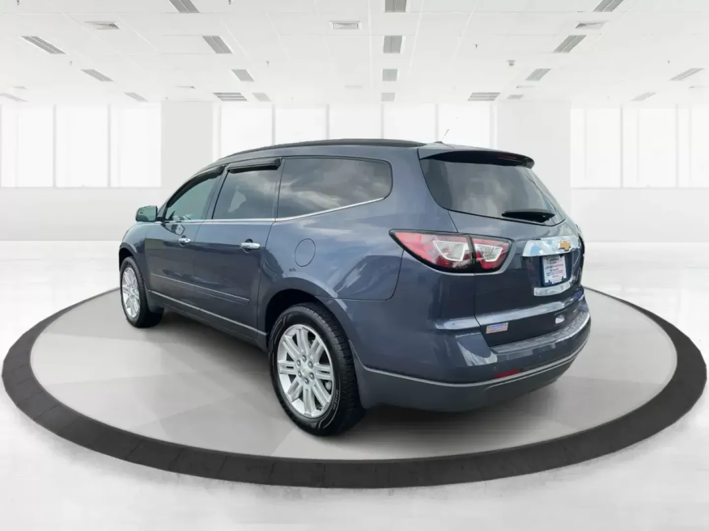 2013 Chevrolet Traverse 1LT (1GNKRGKD0DJ) with an 3.6L V-6 gasoline direct injection engine, located at 1230 East Main St, Xenia, OH, 45385, (937) 908-9800, 39.688042, -83.910538 - Photo#3