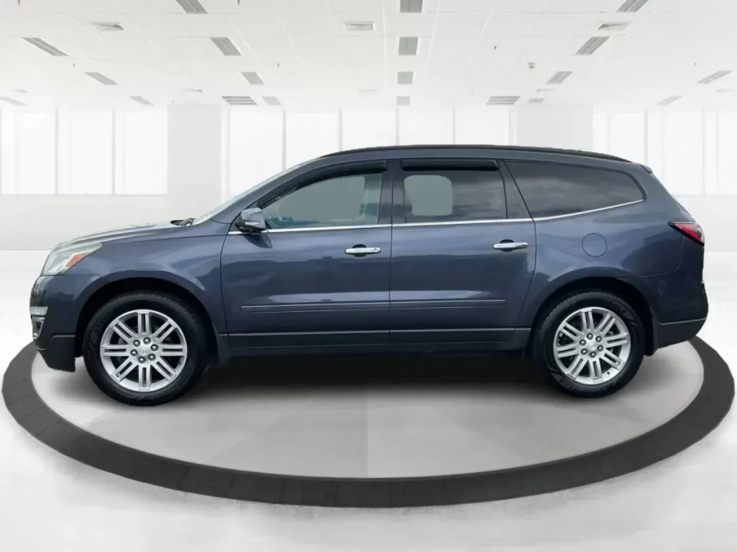 2013 Chevrolet Traverse 1LT (1GNKRGKD0DJ) with an 3.6L V-6 gasoline direct injection engine, located at 1230 East Main St, Xenia, OH, 45385, (937) 908-9800, 39.688042, -83.910538 - Photo#4
