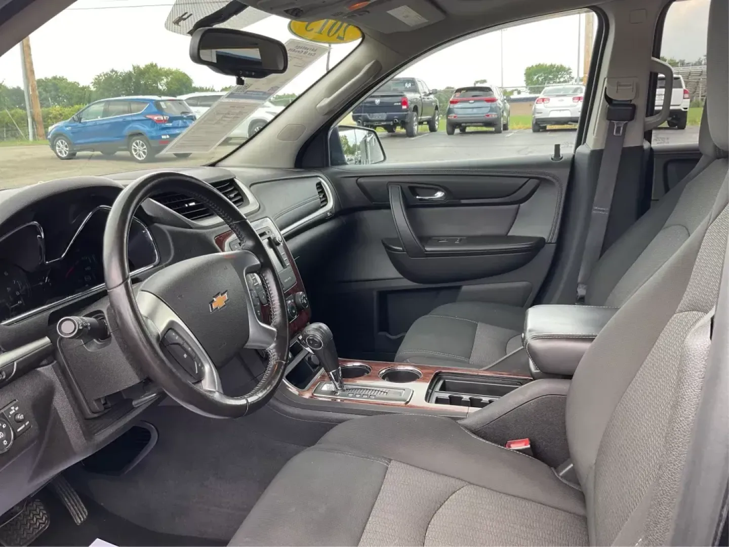 2013 Chevrolet Traverse 1LT (1GNKRGKD0DJ) with an 3.6L V-6 gasoline direct injection engine, located at 1230 East Main St, Xenia, OH, 45385, (937) 908-9800, 39.688042, -83.910538 - Photo#7