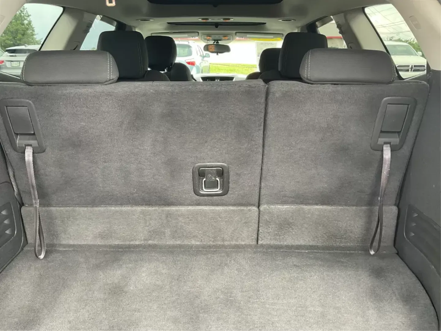2013 Chevrolet Traverse 1LT (1GNKRGKD0DJ) with an 3.6L V-6 gasoline direct injection engine, located at 1230 East Main St, Xenia, OH, 45385, (937) 908-9800, 39.688042, -83.910538 - Photo#10
